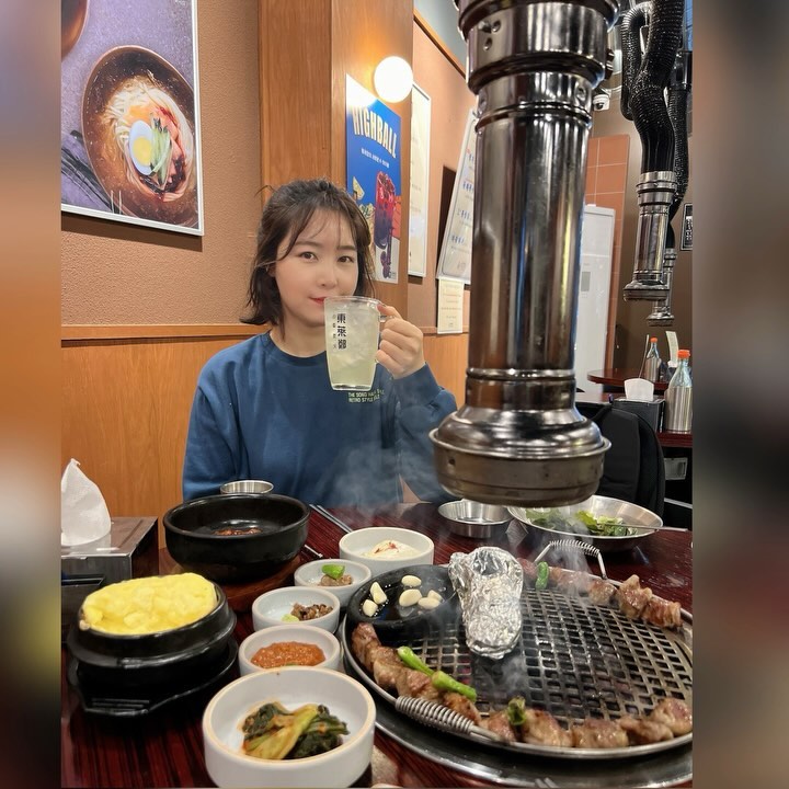 #협찬 #동래정대전시청점 #대전시청맛집 

동래정에서 가브리살 맛보고 왔는데요 기대이상이었어요♥️
쫄깃쫄깃 야들야들햔 명품식감에 불맛까지 있다니용 😂
제주산방 물밀면은 말해모해요🥹
고기 한점, 하이볼  한잔 캬🍺👍🏻👍🏻👍🏻
고기까지 맛있게 구워주는 집이라 실패확률 제로라구용 🥰
계란찜도 시켜먹었는데 순삭했지몹니깡
대전 시청 근처 고기맛집 바로 요기입니다😆
🔆주소: 대전 서구 둔산중로46번길 22 1층 106호 동래정

#둔산동맛집 #둔산동고깃집 #대전시청고기맛집 #대전고기맛집 
#대전고기구워주는집 #탄방동맛집 #가브리살