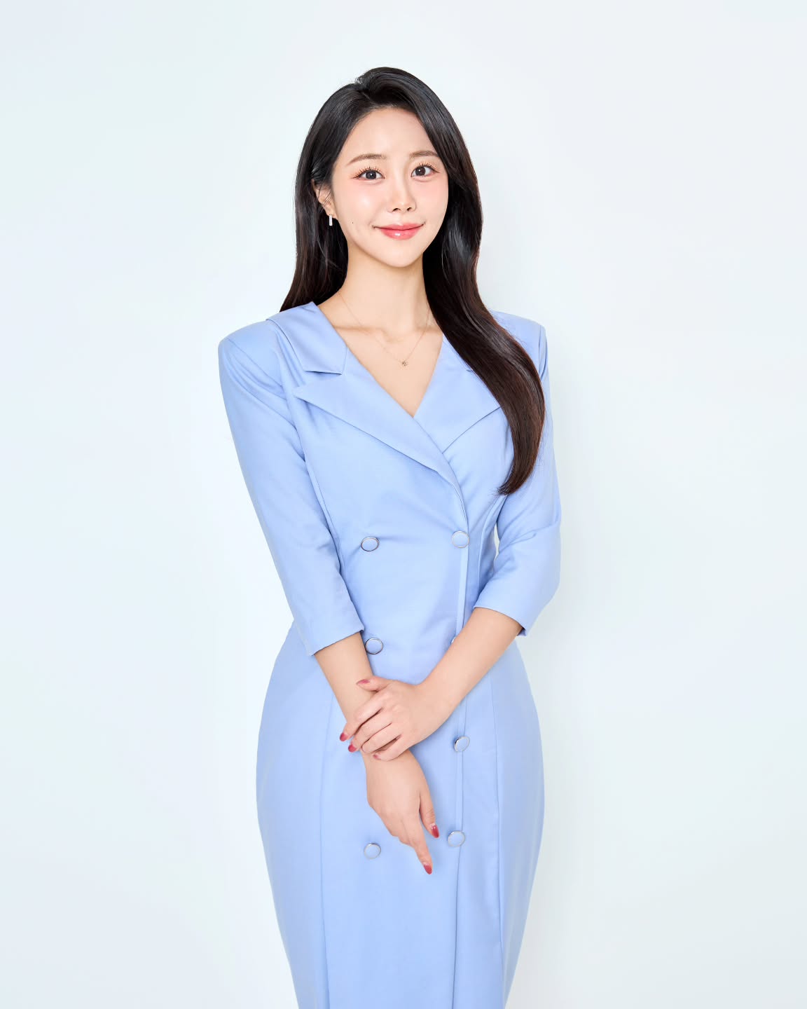 2024년을 마무리하며🎊

올해는 많은 시도를 한 해였어요
명확하게 이루어낸 결과물은 없지만 도전함에 있어서 망설임이 없었던 나에게 무한 칭찬을 해주고 싶습니다

소소하게 시작한 속눈썹 사업은 진땀흘리며 해외에도 판매해보면서 다양한 경험을 하게 해주었고

성대결절로 하루만 일해도 쉬어버렸던 목은
다시한번 아카데미에서 발성을 배우며 점차 안정을 찾게 해주었어요

특히 올해 하반기에는 mc를 본격적으로 배우면서 온 힘을 쏟고 있어서그런지 25년이 너무 기대돼요..🫢
앞으로 더 다양한 모습으로 만나뵙게 되는 25년이 되지 않을까 싶습니다

한 해동안 저와 함께 했던 모든 분들 너무 감사드리며,
새해에는 아픈일 없이 모두 행복한 일이 가득하기를 기원하겠습니다
모두 새해복 많이 받으셔요❤️
