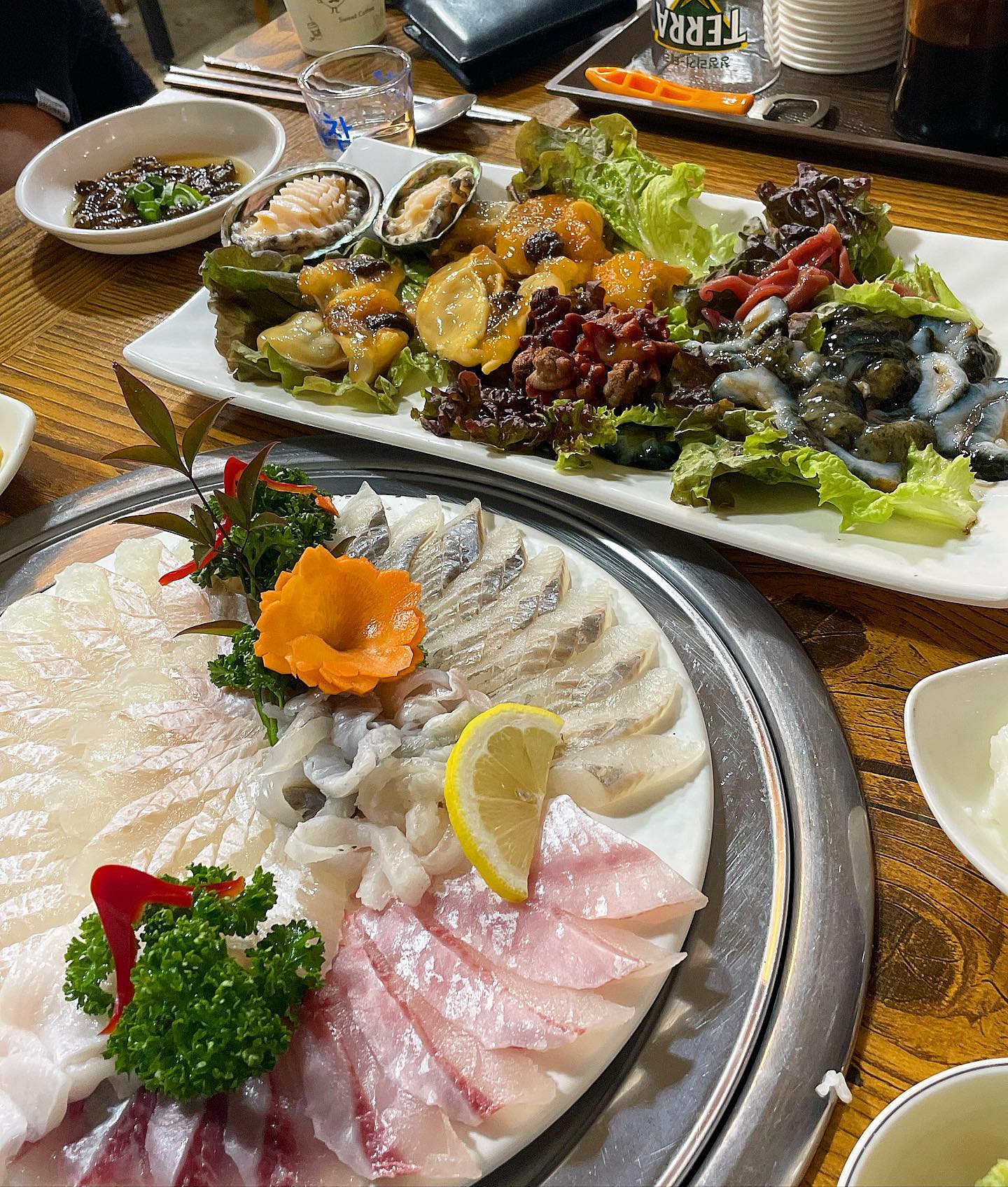 🏠싱싱회수산(학남로 97)

모듬회 대짜 삼만원!!!
야채도 무한리필 회도 싱싱하고 맛있다!!
술을 멈출 수 없어요!
숨겨진 핫플 다음렌 야외테이불에서~

#회 #횟집 #대구 #대구맛집 #칠곡맛집 #칠곡3지구 #대구북구맛집 #대구회식장소 #대구횟집 #먹스타그램 #먹스타그램🍴 #광어회 #방어회 #우럭회 #해삼 #개불 #멍게 #해산물맛집