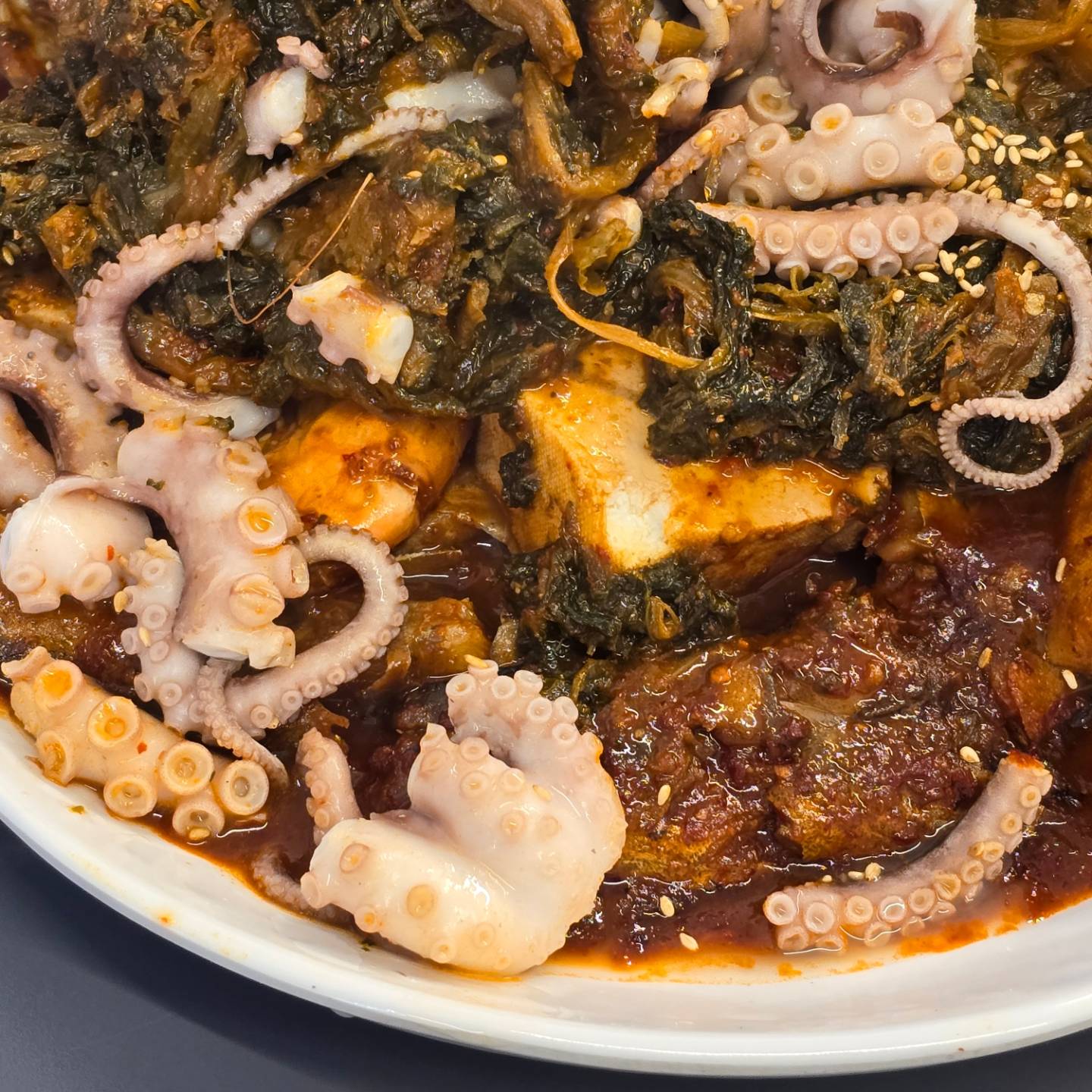 .
코다리조림에 시래기랑 낙지 추가
코다리 조림 양념 자체가 완전 맛있어
코다리도 부드럽고 쫀득하니 맛있었고
시래기가 양념에 푸욱 빠져서 정말 맛있더라?
양념이 맛있어서 나중에 밥 비벼먹는 것 강추!!
부모님이랑 같이간 동네맛집 굿굿
.
#강릉코다리네 #경산강릉코다리네 #경산정평동맛집 #경산정평역맛집 #경산배달맛집 #정평동배달맛집 #경산생선조림 #경산코다리조림 #경산조림맛집 #경산정평동밥집 #정평동맛집 #정평동밥집 #정평동코다리맛집 #경산코다리맛집