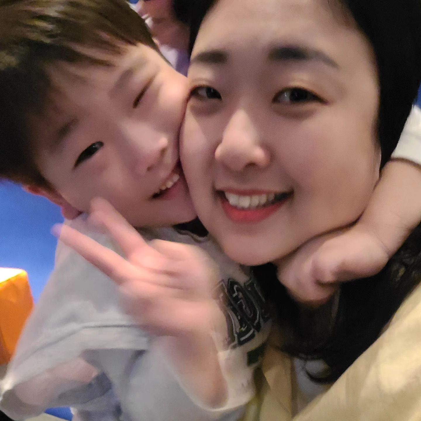 눈 밑에 다크요?
맞아요🫠🫠🫠

#실시간으로늙음
#그래도재밌었다
#친구랑놀고싶으면엄마말좀들어라
#친구엄마한테못볼꼴보여주잖아