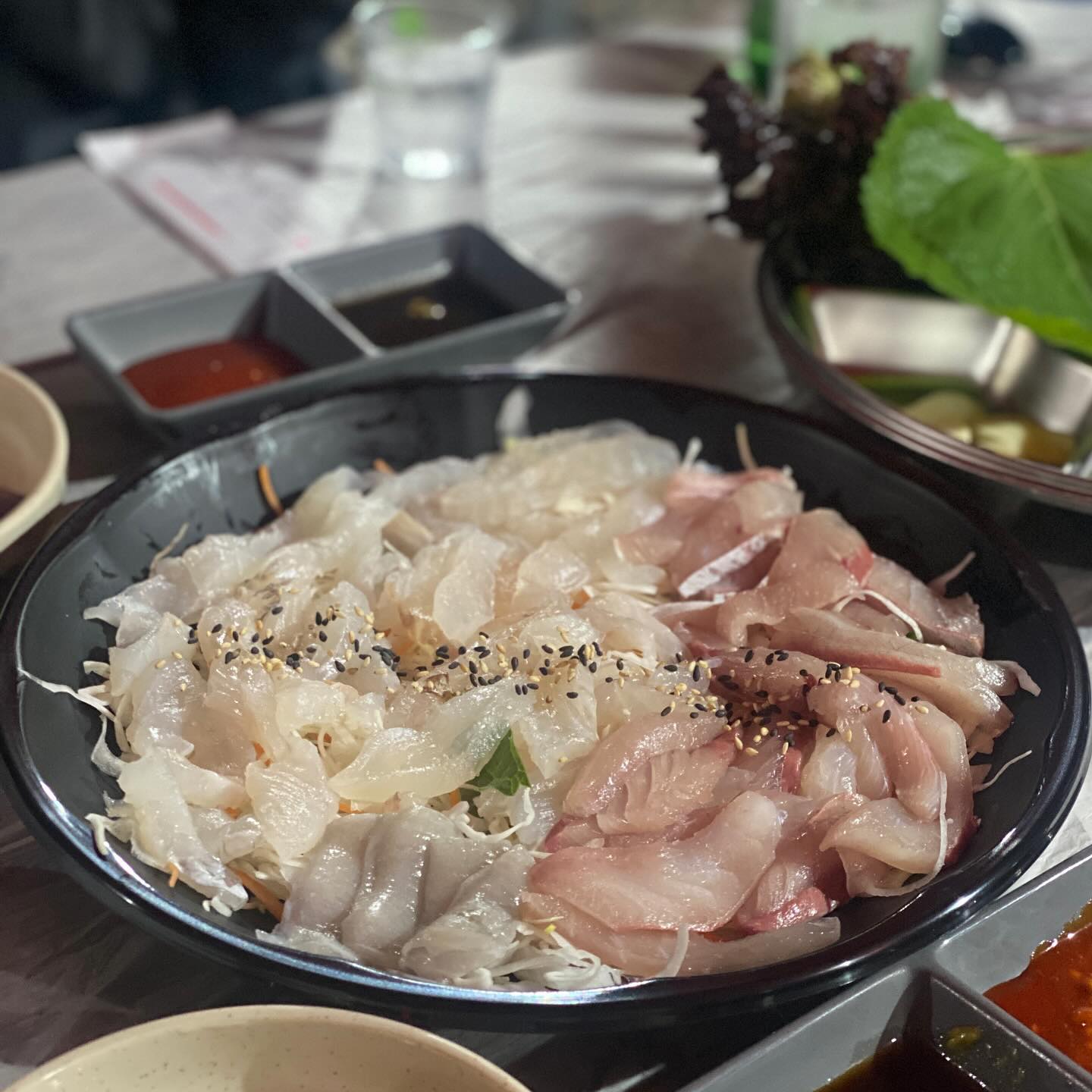 회는 좋아하지 않는 #개냥이 🐈
더 추워지기전에 야외 횟집🐟🐠