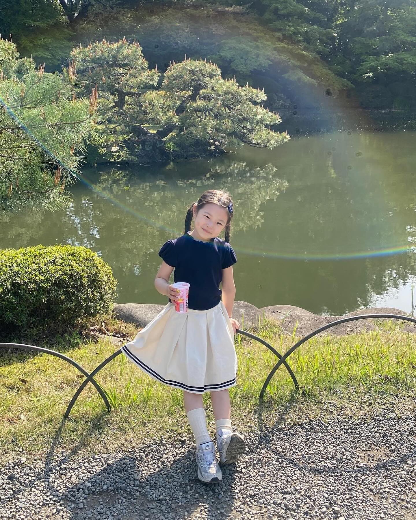 #이담이랑일본여행🇯🇵 #이담이랑일본여행4일차 
”하나둘셋“만 외치면 포즈가 무한대🤪
표정도 다양하고 진짜 귀엽고 사랑수롭💜💜

그리고 넘 좋았던 신주쿠교엔
조용하고 편안한데 우리애들만 시끄러움..🙃

끝이보인다!!!