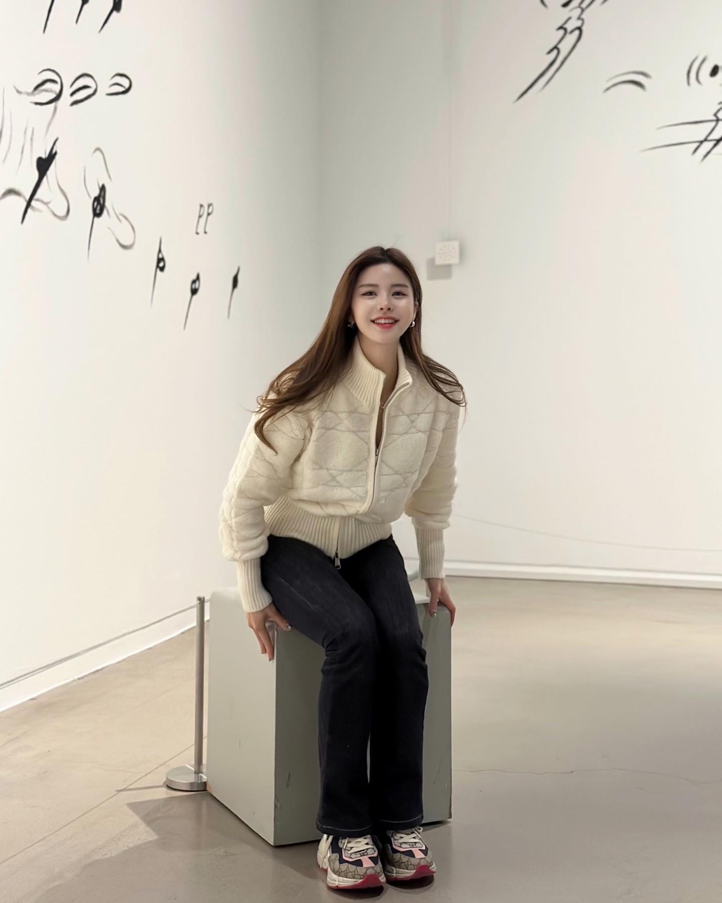 Merci de m‘aimer tel que je suis. 
Maintenant, je peux vraiment rire. 🙂
나를 있는 그대로 사랑하자.
수원 시립미술관 처음가봤는데 볼것도 많고 체험할것도 많고
순간순간이 너무 소중했다 💕

suwon.museum.of.art 
#행궁동데이트 #수원시립미술관 #수원가볼만한곳 #수원전시회 #행궁동술집 #행궁동사진관 #전시회 #얼스타그램 #선팔하면맞팔 #좋반 #koreaartfair #koreaart #happiness #smilemore #suwon #hwaseongfortress #koreatravel #koreatrip #likesforlike