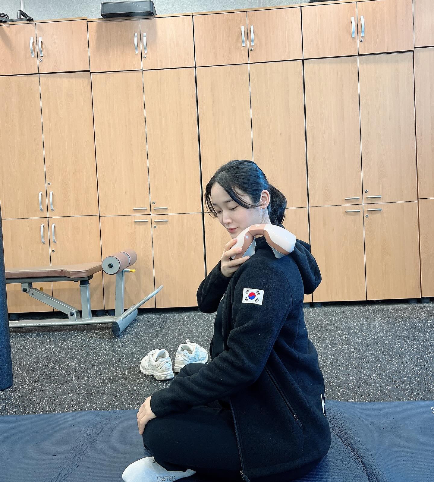 #트라텍 #트라텍액티브넥앤숄더
#잠스트엠버서더 #잠스트
.
.
지금까지 이런 마사지기계는 없었다!
목 풀어주는데 저절로 입이 벌어지는 마사지기계 👏
종아리에 풀리오가 있다면?
목에는 트라텍 액티브 넥앤숄더가‼️
저는 지금까지 사용해본 결과 승모근 허벅지 허리 종아리 목 중에 목과 허벅지, 승모근이
제일 잘풀리는 느낌을 받았어요
진짜 제일 추천 🫡
.
.
#운동선수 #배드민턴 #배드민턴선수 #배드민턴코치