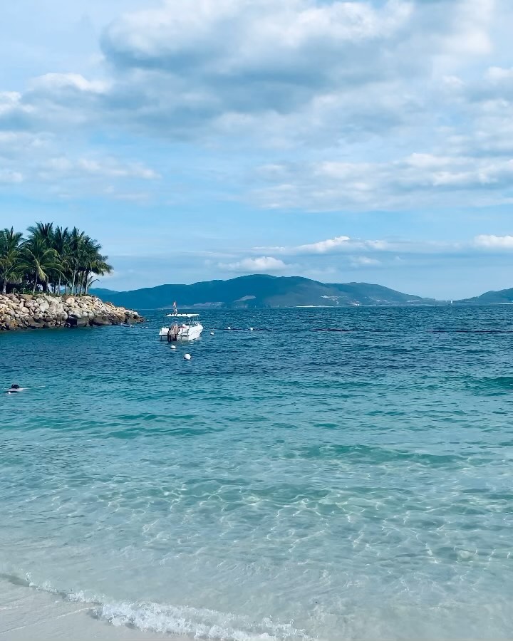 바다소리 들으면서
1일 1식 1맥주를 즐기던
휴가가 그립네요…🌊
 
 
까불다가 온몸이 깜둥이가 되어서 돌아왓지만! 그래도 다시 간다면 깜둥이가 될꺼같아요🙊
아직도 껍질ing…
 
 
#휴가 #깜둥이태닝