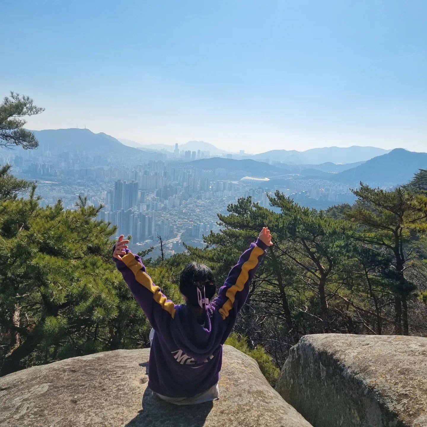 #등산1일차

이제부터 주말 하루는
⛰️등산하는 날⛰️

예전에는 고당봉까지 깠는데
이번에는 케이블카정류장이 한계...

오랜만에 집 밖에서 운동한
집순이랑 집돌이 둘...

건강을 위해서 시작했는데
과연 언제까지 갈지...🙄

적어도 100일은 채우자👊

#등린이 아자아자🔥

.
.
.
#금정산 #금정산성 #데이트
#등산스타그램 #이색데이트