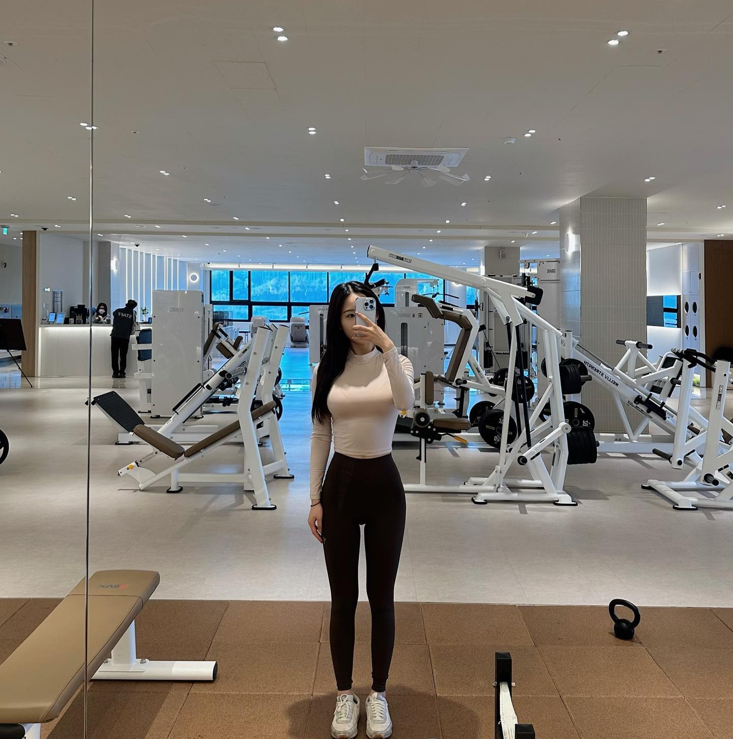 완전 추워..너무 추웡ʕ•̫͡•ʕ•̫͡•ʔ

#짧굵운동 

등운동 머신 3세트 (이름을 까묵/10/20)
덤벨 데드리프트 2세트 (8)
벤트오버덤벨로우 3세트 (언더/오버/8)

이젠 진짜 겨울인것 같아요••!! 
호떡,,붕어빵의 계절이 왔어요 (〃ω〃)
전 겨울<<<여름이지만 붕어빵은 포기못해••🤍

모두 감기 조심하시구 따숩게 입으셔야해용🤧🤎