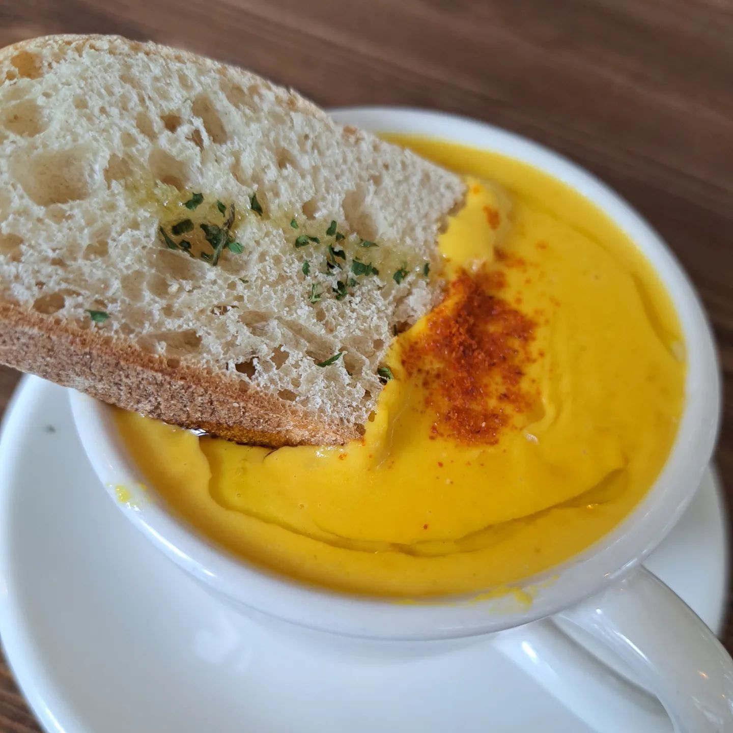 광안리브런치 플렌터

한번씩 찾게돠는 광안리브런치카페 플렌터
메뉴 다다 맛있다.💕
타코 궁금한데 못먹어서 아쉬움🥲

#광안리브런치 #광안리스프 #광안리호박스프 #광안리스파데티 #광안리파스타 #광안리 레스토랑

planter_busan
