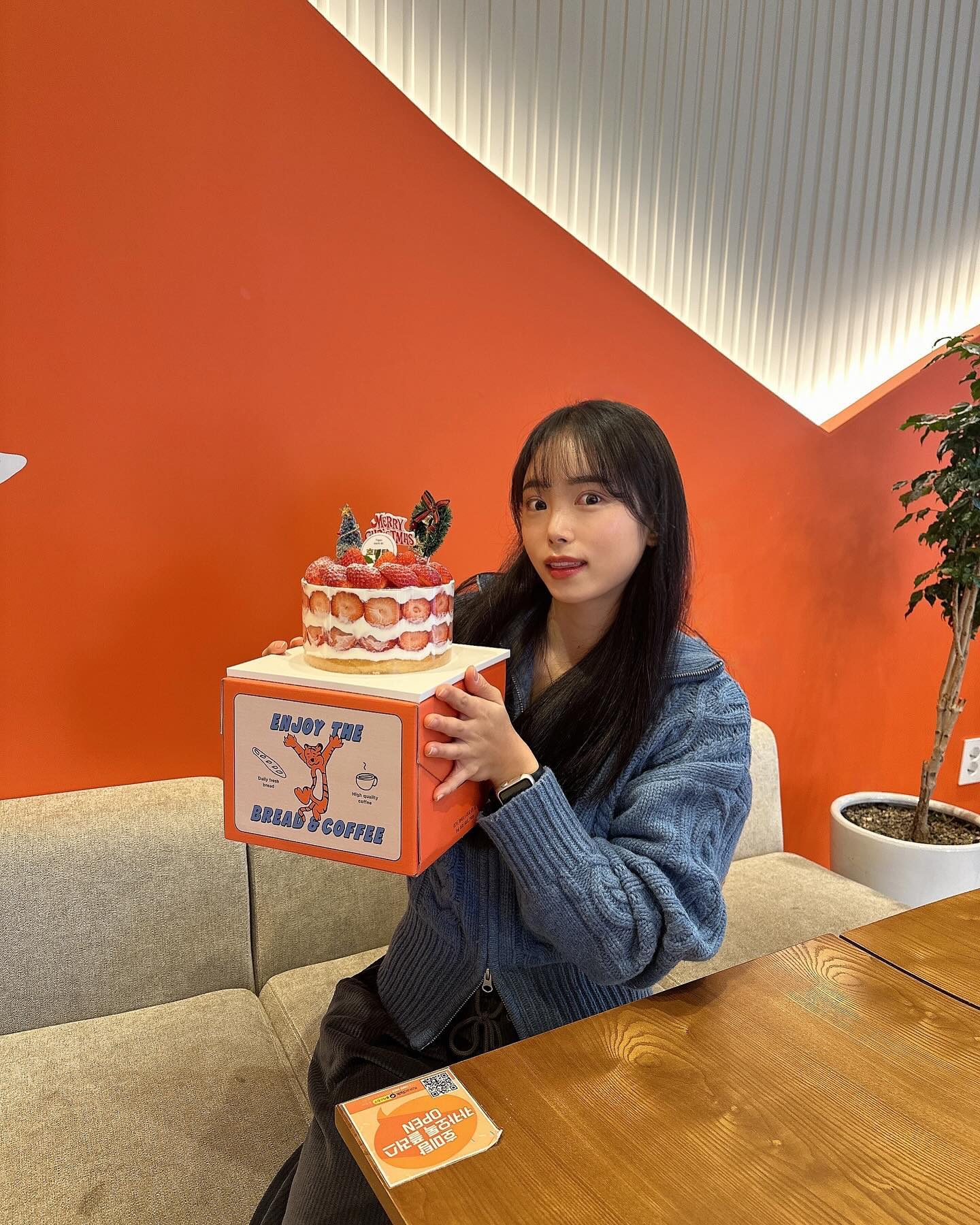 #협찬 

🎄 크리스마스 케이크는 homitam_bread 👈🏻 여기로 🍓🍰

딸기도 폭탄이면서 케잌 생크림도 완전 맛있어 🥺🥺 

크리스마스 케이크 사전 예약중이니 ! 
사전 예약 10% 할인 + 인스타그램 팔로우시 5% 추가 
할인 받아가세요 ✨

#호미탐 #호미탐베이커리 #호랑이가즐기는빵과커피 #평택카페 #평택빵집 #평택맛집 #천안카페 #천안빵집 #천안맛집 #배방카페 #소통 #평택크리스마스케이크 #제품제공 #🎅🏻 #🎄