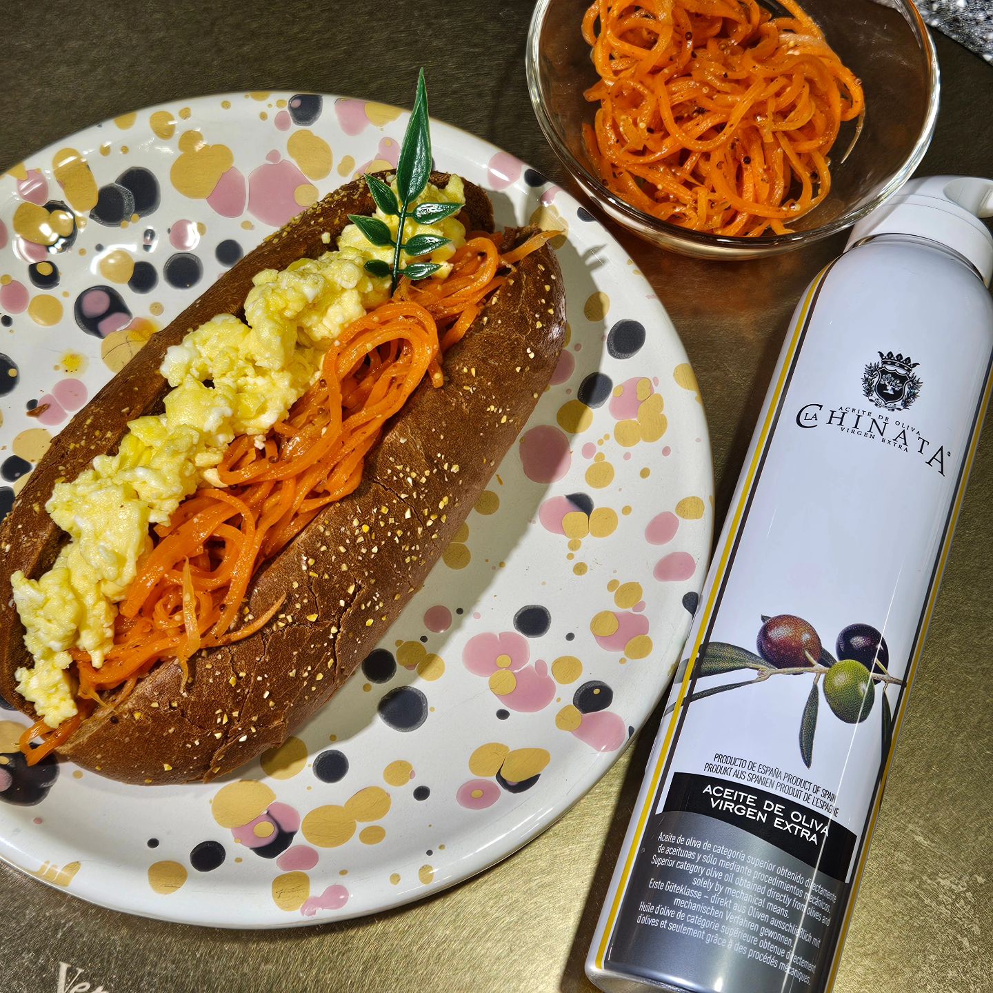 #협찬 

lachinata_korea 

지중해의 건강 올리브 열매 
세계 최대  올리브 생산국 스페인에서 최적의 성숙도에서 따낸 올리브를 처음 추출한 가장 높은 등급 엑스트라버진 

요리할때 간편하게 사용할 수 있게 스프레이타입이에요 

올리브유는 아침 공복에 먹어도 좋고 샐러드 드레싱에 주로 사용하지만 모든요리에 활용 가능하답니다 

특히 스프레이타입이라 에어프라이어 요리에 사용하기 편하더라구요
전용 틴케이스에 담겨 빛투과를 줄여 장기보관도 가능해요 

저는 당근라페를 만들어 봤어요 🥕 
아삭한 당근식감과 상큼함과 올리브유 향이 조화로워서 자주 만들어 먹고 있어요 

채썬당근을 소금에 절인 후
올리브유 레몬즙 홀그레인머스타드 후추 올리고당 넣고 섞으면 끝이에요
김밥 샌드위치 샐러드에 활용하기 좋답니다 🧡 

올리브유 듬뿍넣은 #당근라페김밥 #당근라페샌드위치 도시락준비해서 피크닉 가고싶네요 😆

올리브유 구매는 라치나타 카카오 플러스 통해 만나볼 수 있어요
카톡플친에서 라치나타 검색 🔎 

#피크닉레시피 #도시락레시피 #직장인도시락 #올리브오일 #엑스트라버진올리브오일 #봄레시피 #샐러드파스타 #스페인올리브 #라치나타