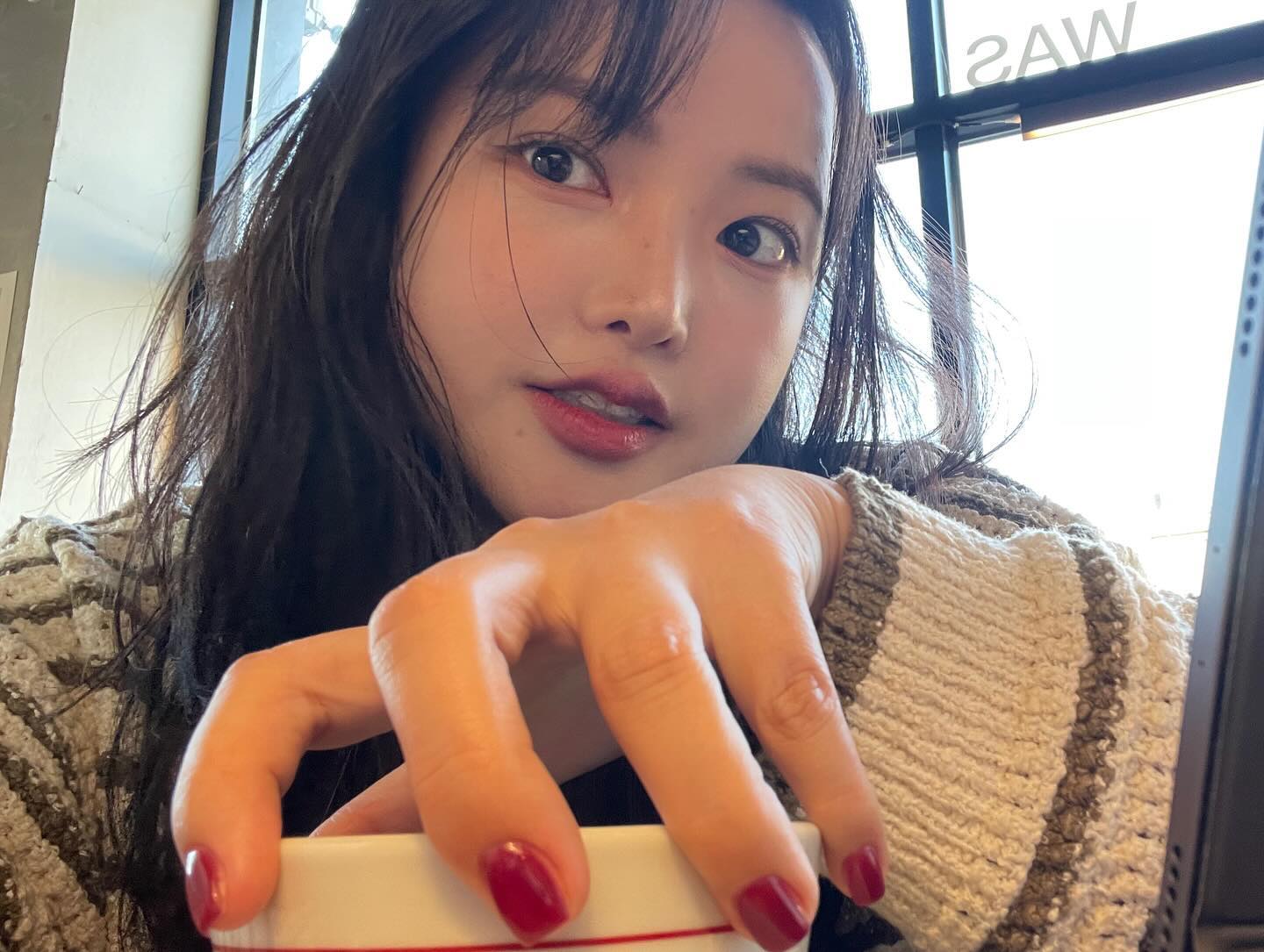 사장님 제 네일을 자랑하기엔 컵 손잡이가 너무 작아요