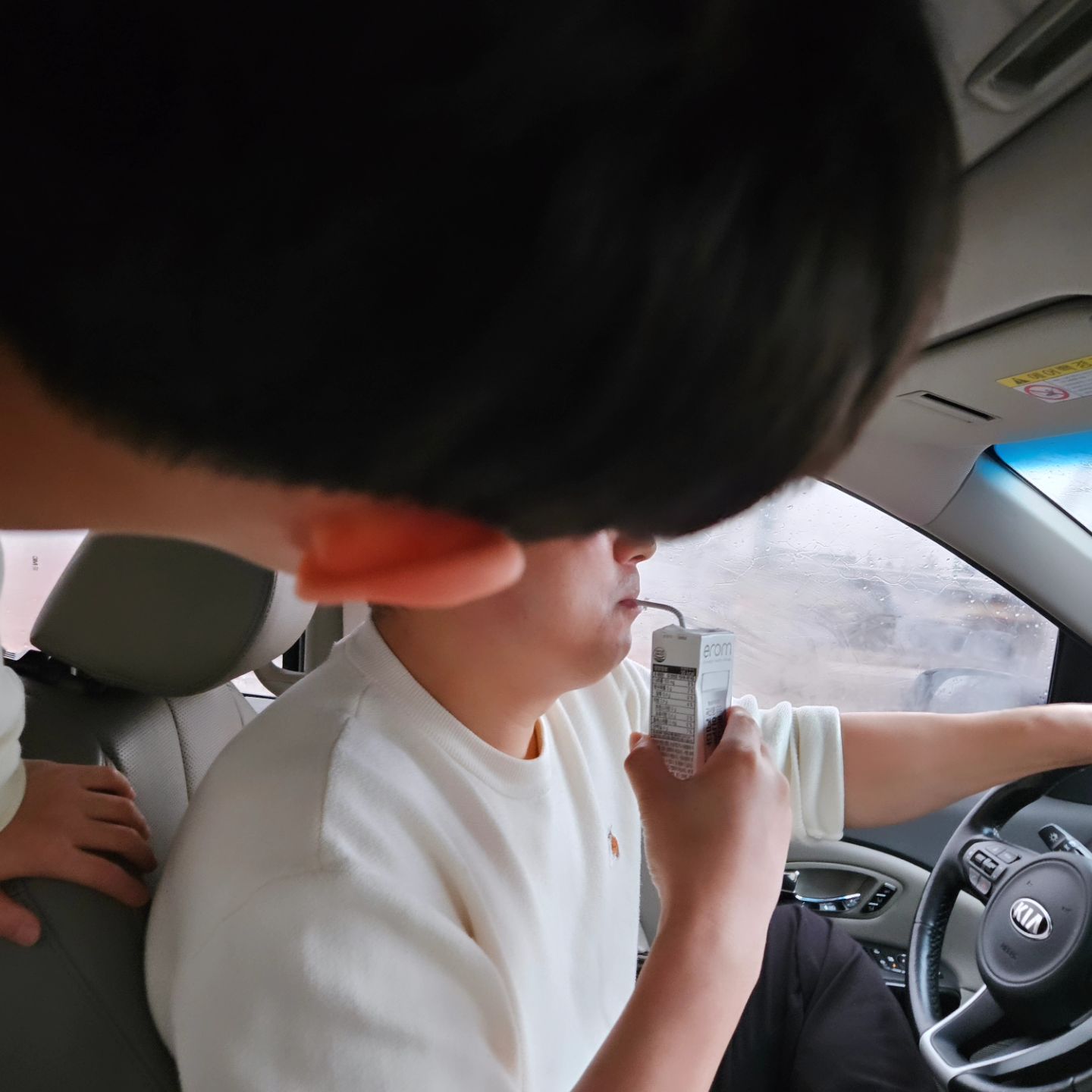 내 입에 꼭 맞는 두유!
단거 안좋아하는 나로써는 최애 간식이자, 든든한 아침식사가  되어주는 황성주 국산콩 검은콩 무가당 두유~ 
40대 접어들며 생기는 흰머리에도 검은콩이 좋다지?! ㅎㅎ
껍질째 들어 더 좋은 검은콩이 국산인데다, 1팩에 55kcal이라 가볍지만 든든함 ♡

# 리얼검은콩두유
#검은콩무가당
#무가당두유
#다이어트두유