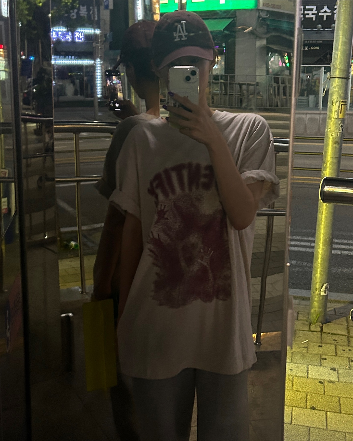 윤경이가 술 사줘따 기념해야한다 이건