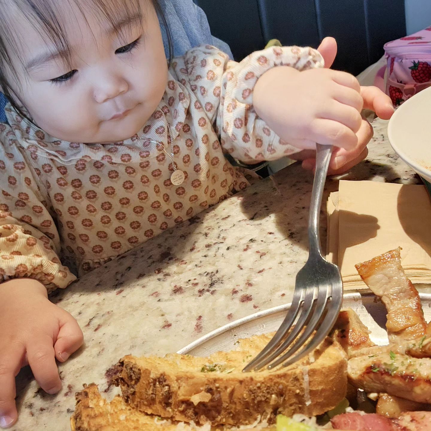 #협찬
브런치 맛집 브런치빈☕
이번에는 브런치빈 청라점에 다녀왔어요〰

깔끔한 인테리어와 아이와 와도 부담 없는 브런치카페!
합리적인 가격에 브런치, 파스타, 음료까지 다양하게 즐길 수 있습니다.
분위기 맛집 인정✨

하트시그널4, 애프터시그널 촬영장소로 분위기도 짱✨
거기다 핱시SET 신메뉴까지😋

청라 부근 브런치맛집 찾으신다면 브런치빈 청라점 추천이요👍
너도 먹고싶은 맘은 알겠는데..😂 조금만 더 크자

#청라맛집 #청라맛집추천 #청라카페 #청라카페추천 #청라브런치 #청라브런치카페 #청라파스타 #인천브런치 #인천브런치카페 #인천24시카페 #브런치빈 #브런치빈청라점 #청라브런치 #청라브런치카페 #청라데이트 #청라데이트코스 #인천데이트 #인천데이트코스 #인천맛집