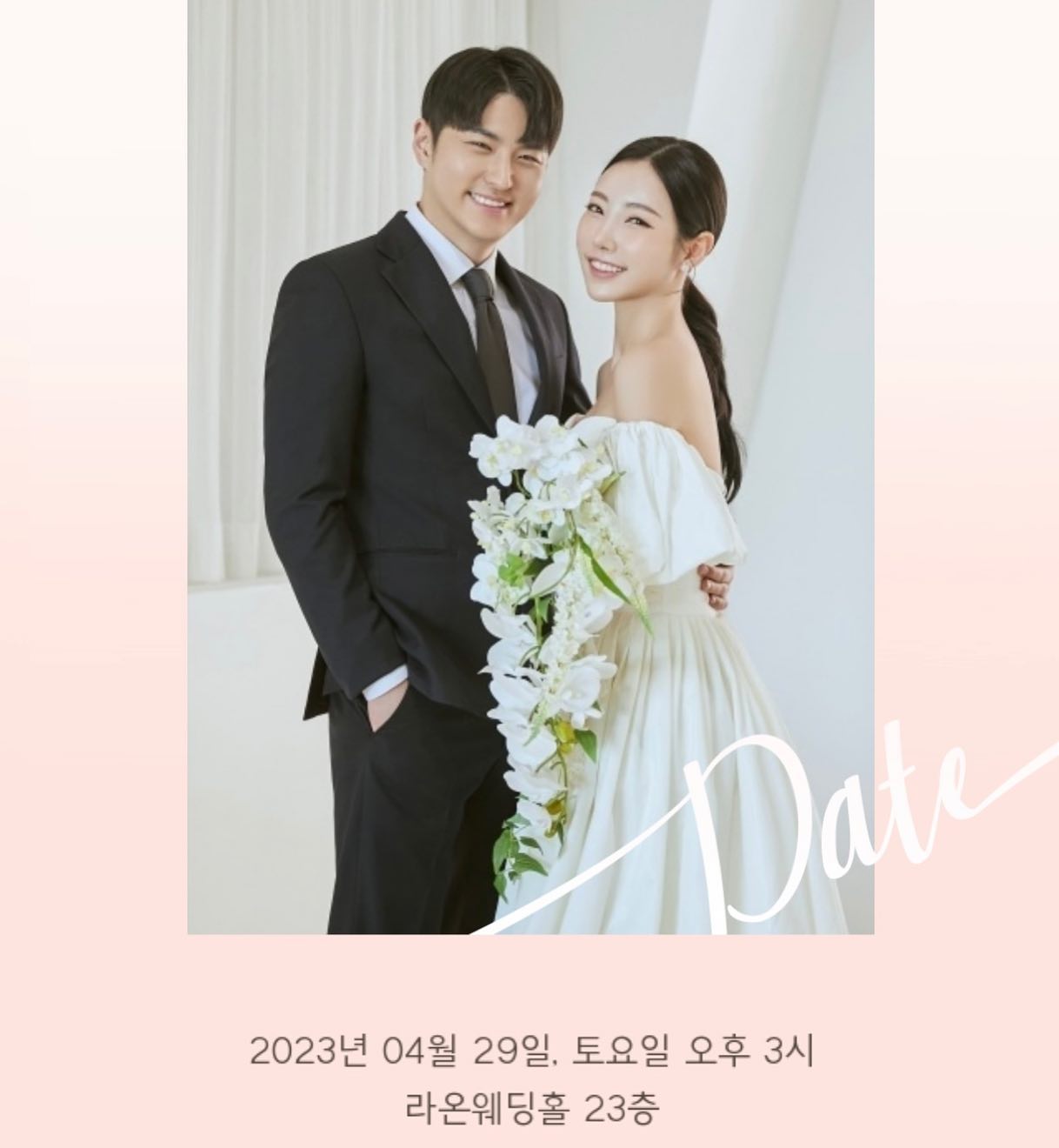 드디어 11년 연애의 결실… 이번주 토요일 드디어 내 사랑하는 우리동생 결혼식 …안믿겨…ㅠㅠ… 
어릴때 진짜많이 괴롭히고 했었으나 성인되서 너무너무 친구처럼 잘지냈던 우리동생이 결혼한다니ㅜ.. 먼가 뭉클하네..^^
예비제부 재원이 우리 하린이 잘 부탁해♥

#내동생 #애증관계 #내하나뿐인동생 #내보물 #가족 #사랑해 #자매스타그램