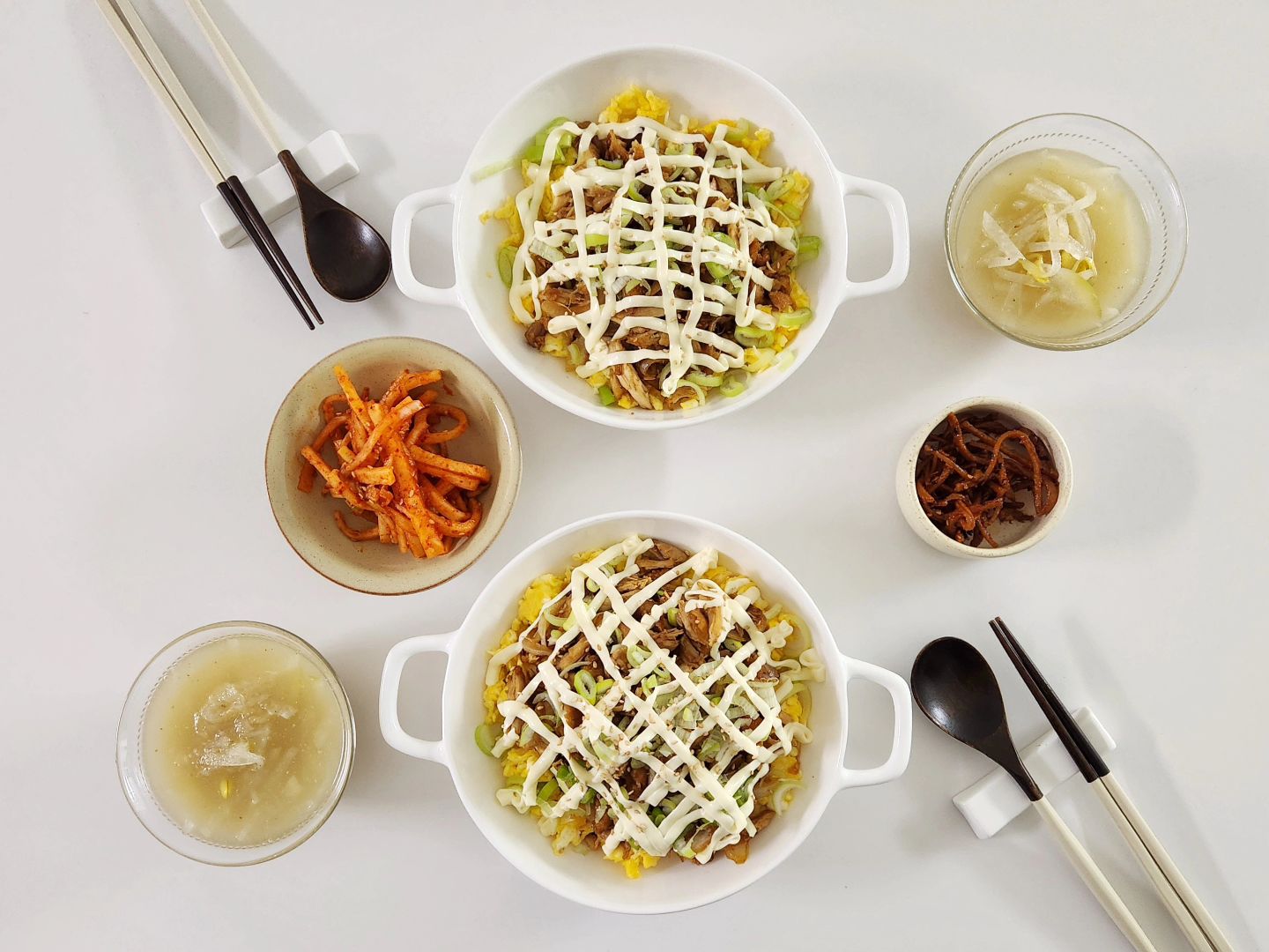 ✨️남은 치킨 소진법✨️

남은치킨 손질해서 치킨마요덮밥 해먹었어요❤️

계란 스크램블하고,
양파 채썰어 기름에 볶다가
치킨 넣고 간장, 스테비아로 간 해서
올려준다음 마요네즈 뿌려주었답니다:)😘

간단하지만 맛난 치킨마요💝

저는 이제 남편이랑 영화보러 갈거에요!!!!
리클라이너로 영화관 잡아준 남편 최고👍
씬나요 씬나🙈