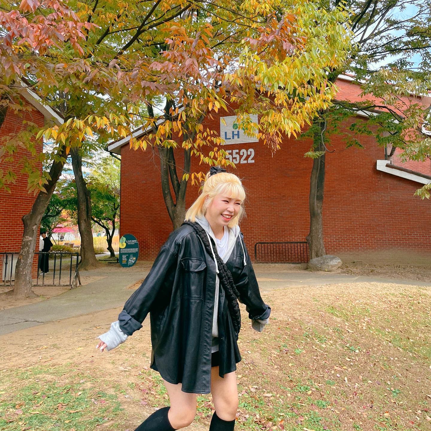 뽀송했던 일요일 낮에서 결국 주정뱅이로 질질 끌려온 밤,,,,ㅎ흫헤
.
#용산공원