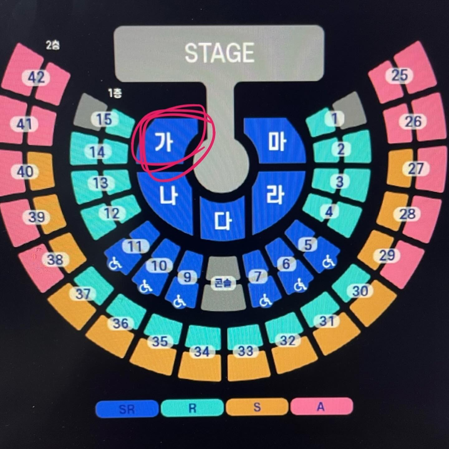 하다보면 실력이 는다더니.. 
영탁 콘서트 맨앞에서 보겠네
맨앞자리는 오바마대통령..;;; 
콘서트를 왜이렇게 많이 하는거야
대체!!!!왜!!!!#👿 
#충격과공포
#반복되는실수#효녀되기힘들다
#뭘알겠어#영탁콘서트