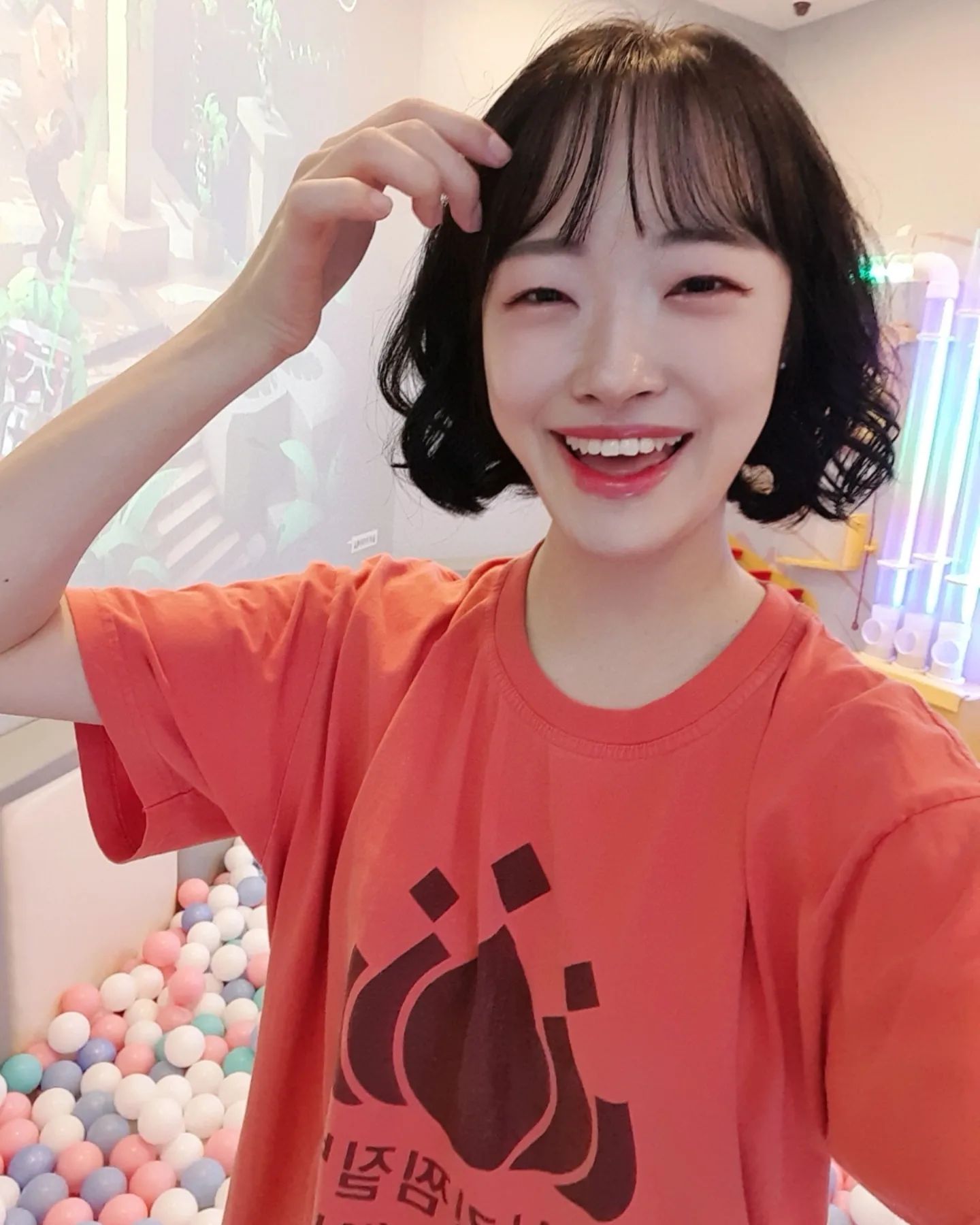 안녕하세요ㅋㅋ 저 살아있습니당!!!
백만년만에 근황!!
초딩때 이후로 몇십년만에 단발싹둑
벌써 근속 10년이라네요ㅋㅋ 병원에서 금메달 받았습니당😍
떨어져가던 애사심 채워넣기ㅋㅋ
요즘 다시 촬영욕구 뿜뿜인데 시간이안나는 현실ㅠㅠ
인스타 눈팅은 가끔 하고있습니당ㅋㅋ

#근속10주년 #단발펌 #단발 #단발머리 #일상 #smc #널스타그램 #일반인모델