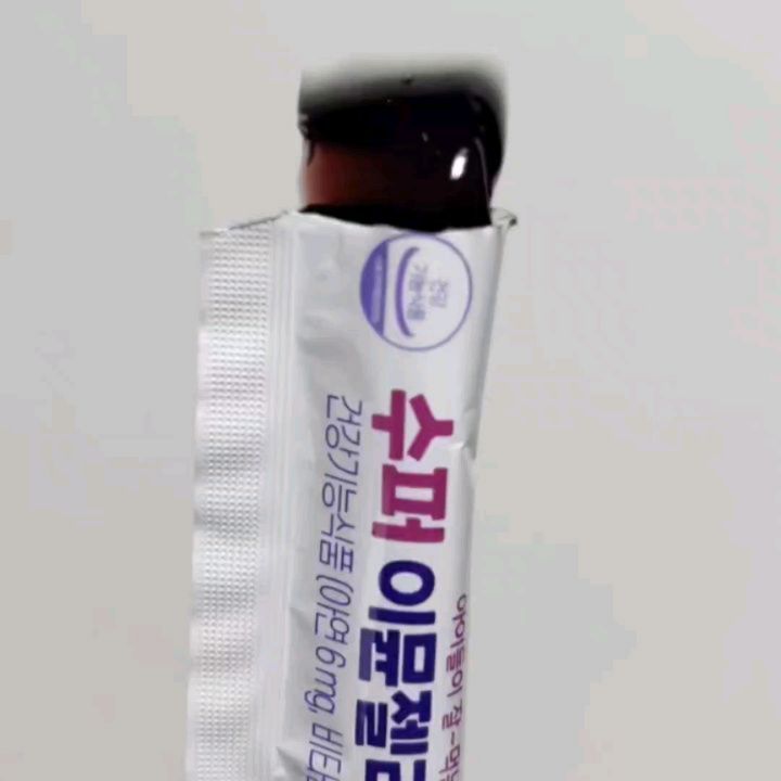 요즘처럼 감기, 독감 잘 걸리는 시기에
아이들 '감기 젤리'라고 불리는 이뮨젤리 꼭 챙기세요!

아이들 면역력을 강력하게 Up 시켜준답니당!!

아이들이 너무 좋아하는 달콤한 포도맛(엘더베리맛)🍇
스틱 젤리라서 맛있게 먹을 수 있고요.

하루 한포로 면역관리 끝!

선물용 8박스도 판매중이에요.

약국, 온라인 가격 :1만원
현재 특가: 6,500원(배송비 3,000원 별도)

슈퍼이뮨젤리 1박스(7포) 6,500원
주문은 프로필 링크 클릭해주세요!

구매DM은 immune386 으로 부탁드려요😊