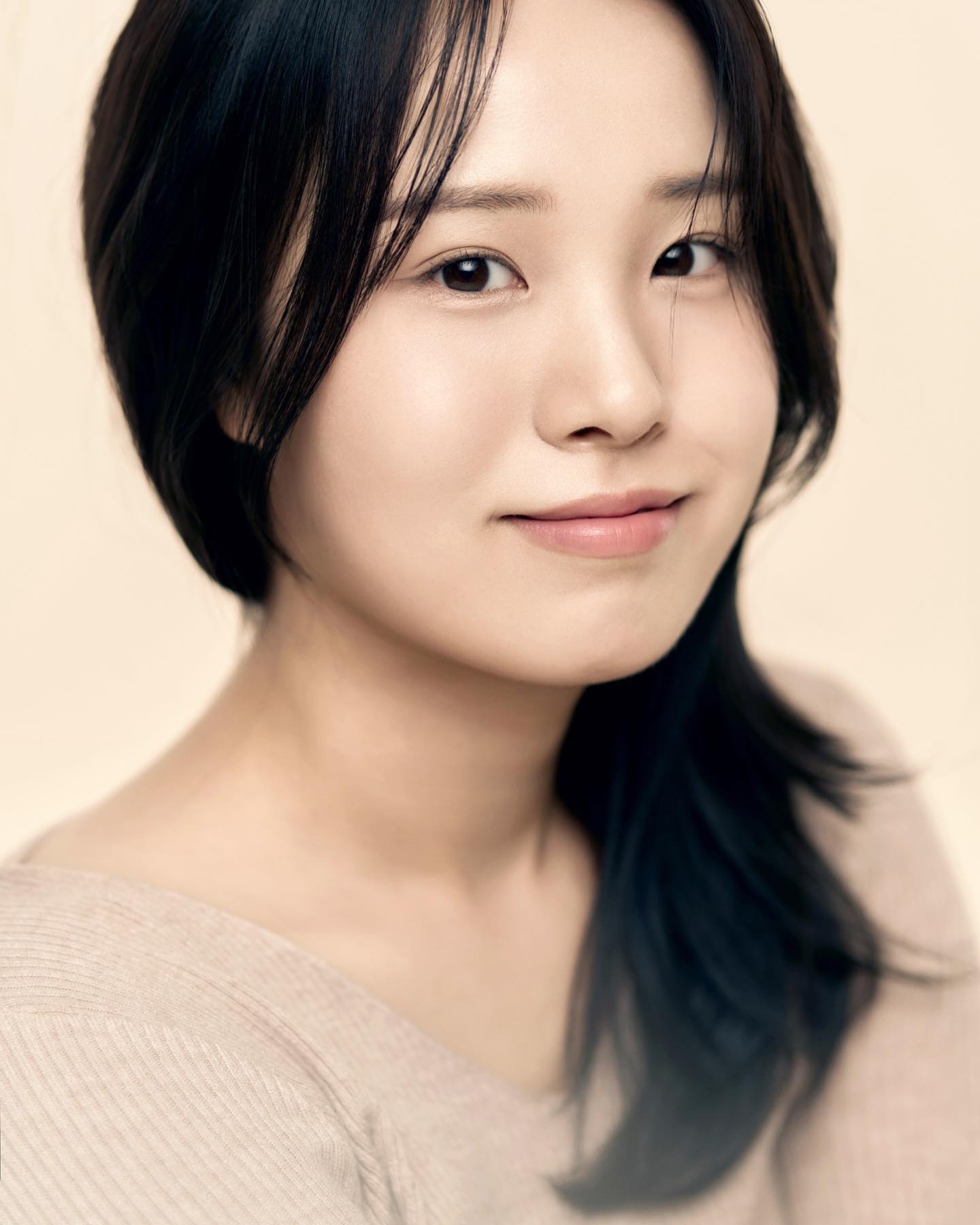 ⚪️ 송지우 Song ji woo | 2002.09.23