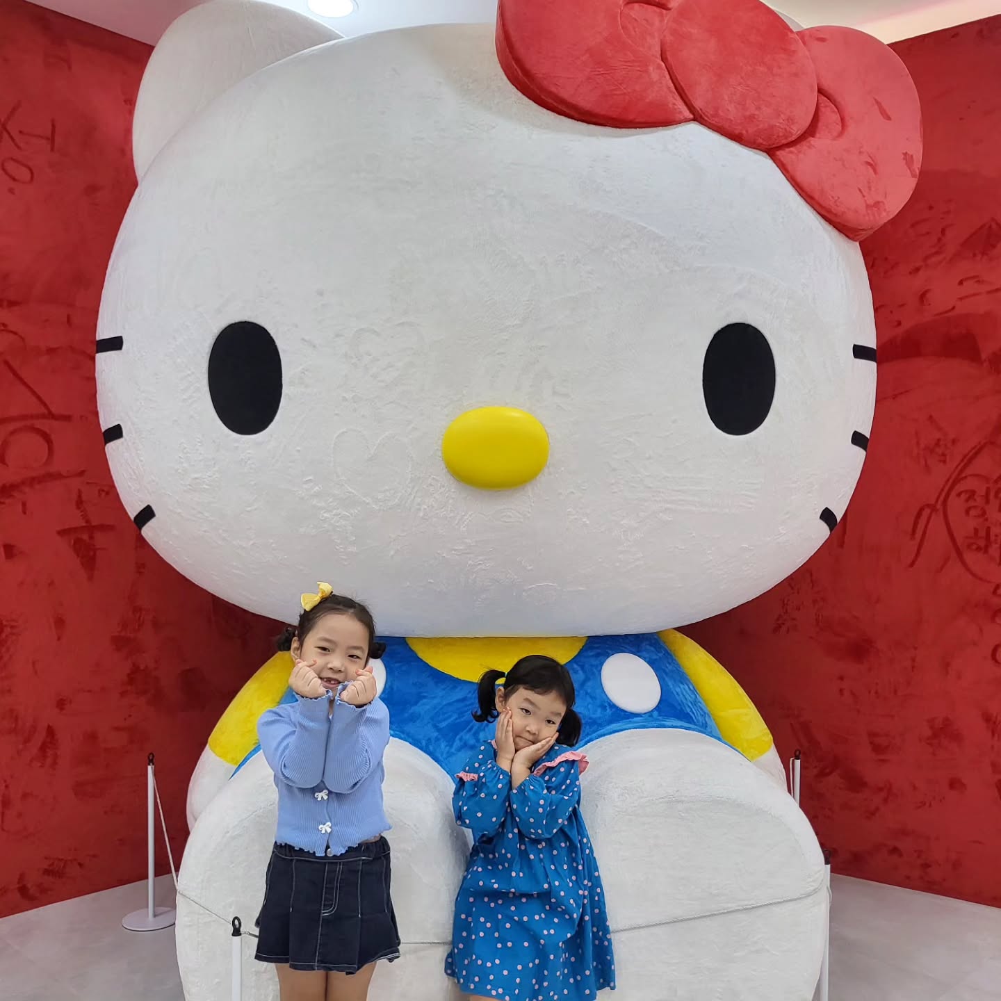 Hello kitty ❤️💙