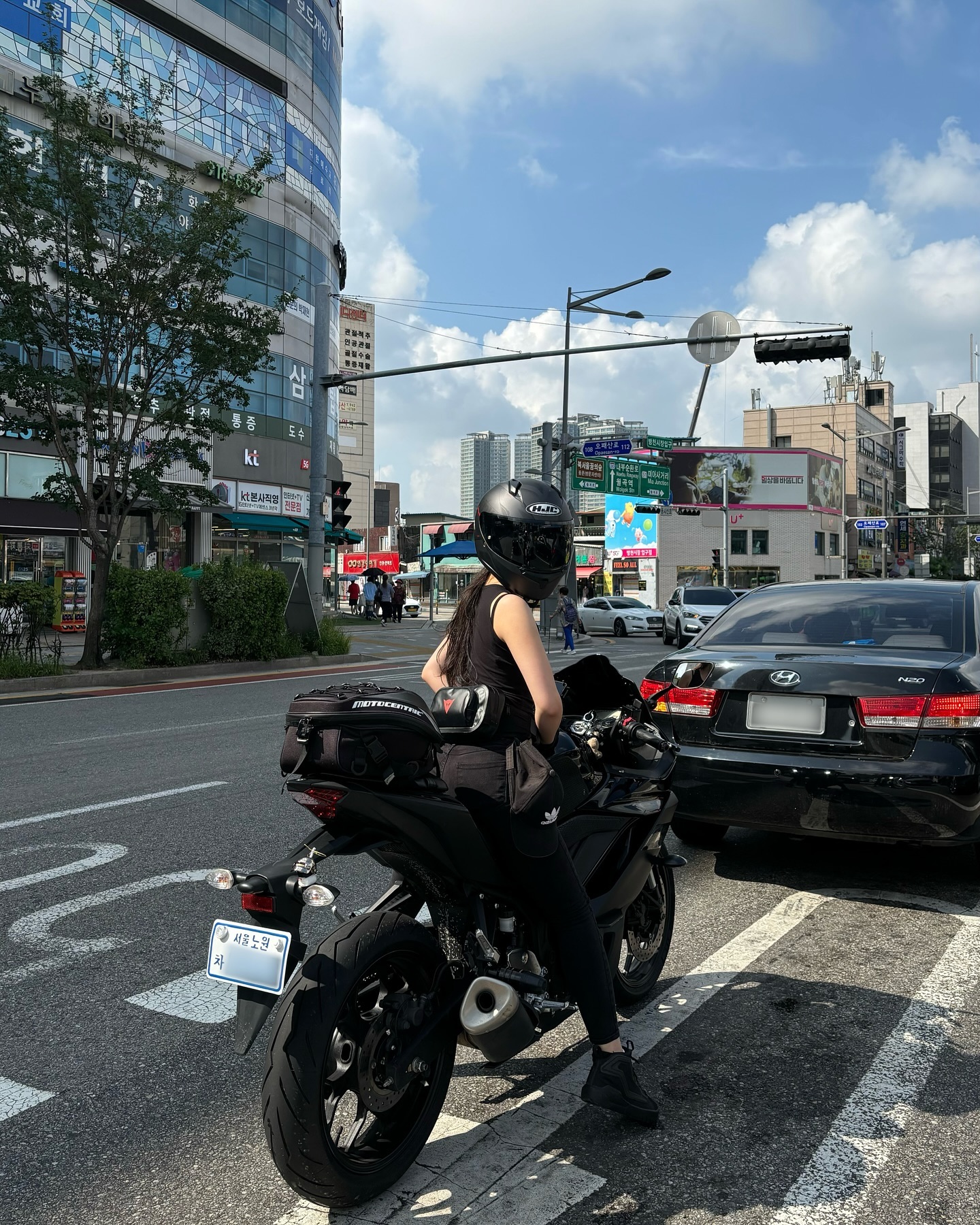 나랑 투어 갈래? 🏍️˚₊·—̳͟͞͞♡

𝟏
🅽
𝟐
𝟑
𝟒
𝟓
𝟔

📸 : ksanamita 

#yamaha #r3 #321cc #moto #motorcycle #motogirl #motorbike #motolife #bikelife #바이크 #바이크스타그램 #바린이 #바이크타는여자 #여라 #hjc #dainese #다이네즈
