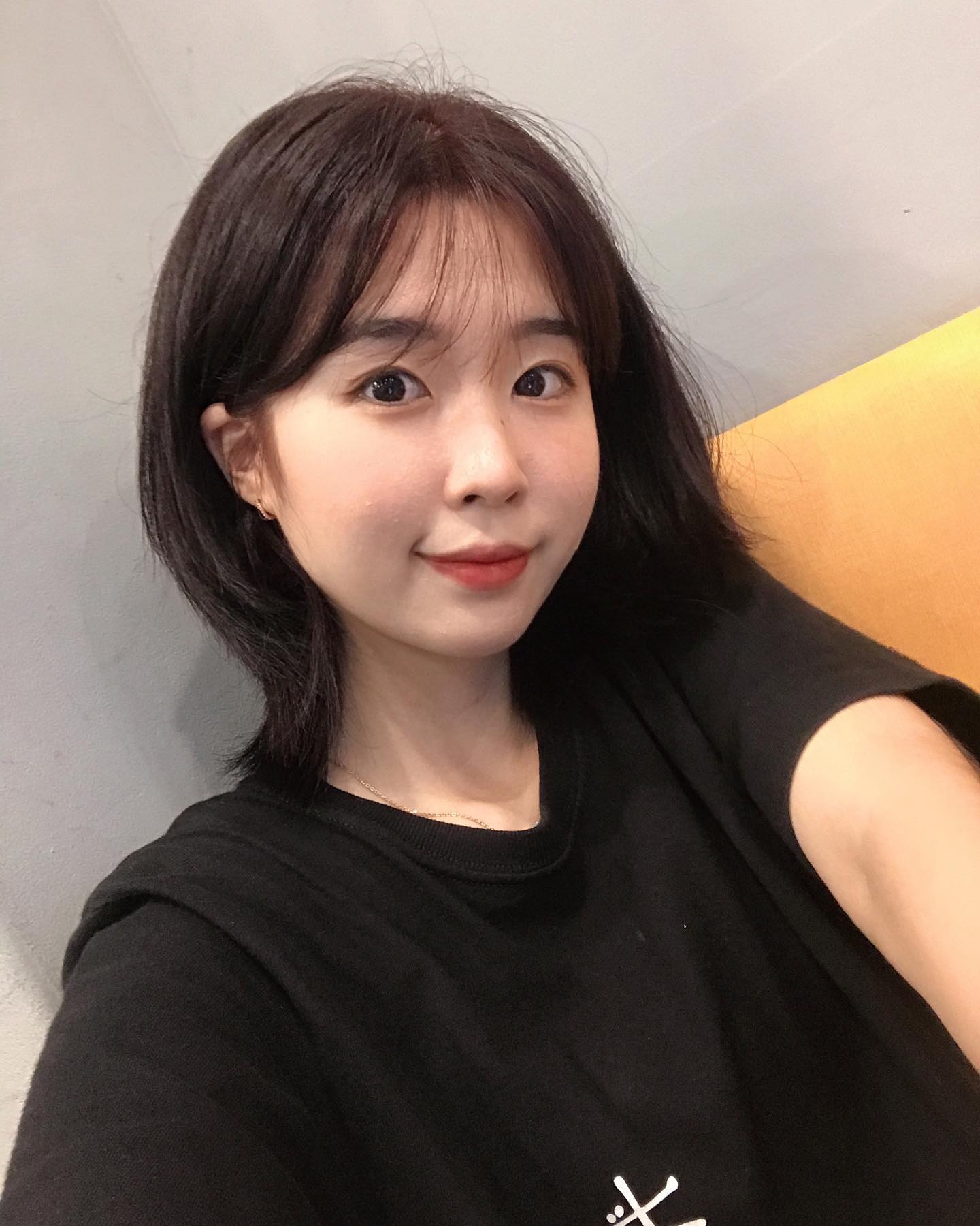 낼부터 바쁠 나에게 미리 가을을 선물해주었다🍂 
#완벽한하루였다 ..
.
.
.
#중단발허쉬컷 #프렌치네일 #버건디네일 #레드브라운 #중단발레이어드컷 #좋아요 #좋아요반사 #좋반 #좋반테러 #디엠 #likesforlike #맞팔 #맞팔해요 #선팔 #선팔하면맞팔 #첫줄반사 #오오티디