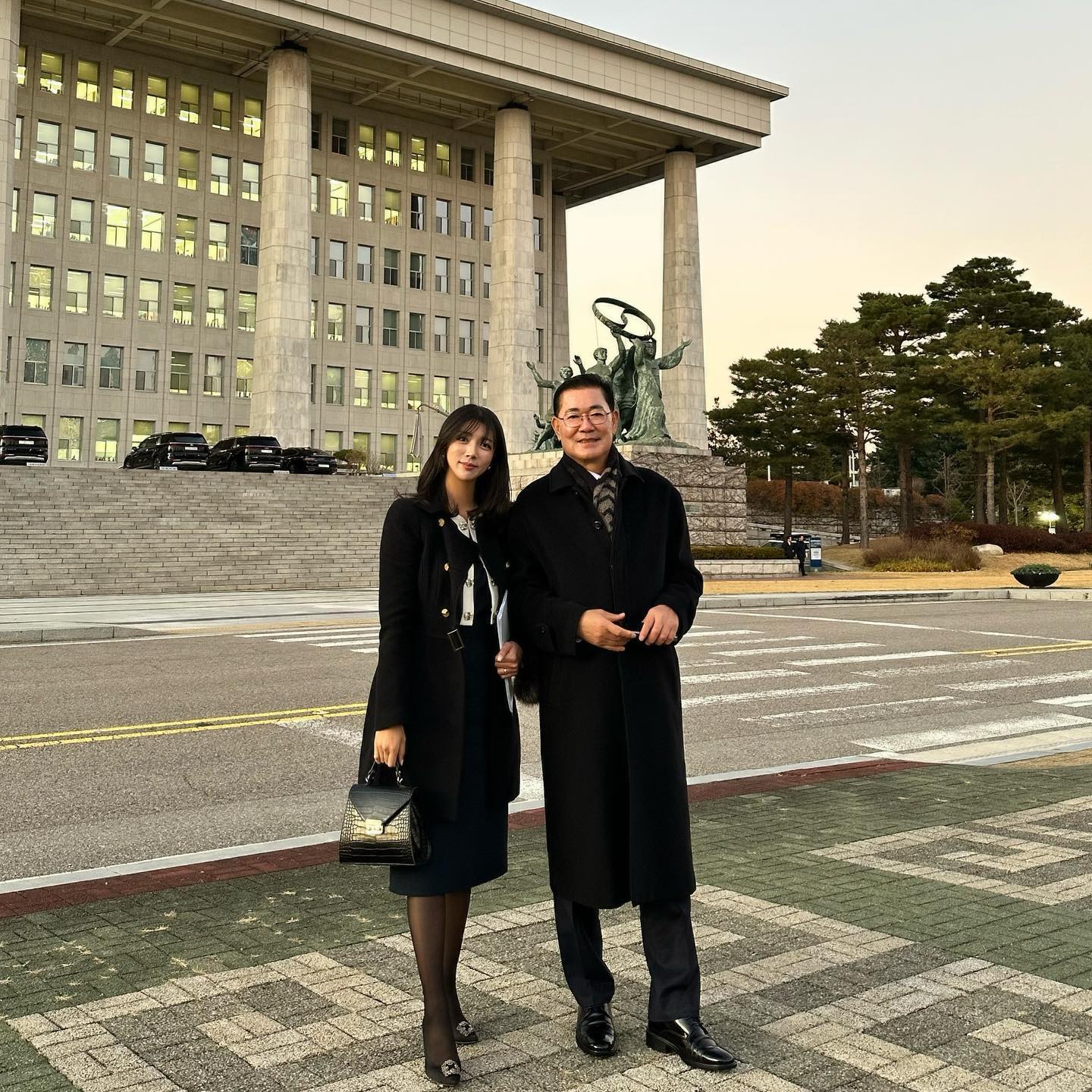.
여의도 바이브 :-)
든든한 위원장님과 원석스👊🏻
#국회의사당 #여의도 #경기도당