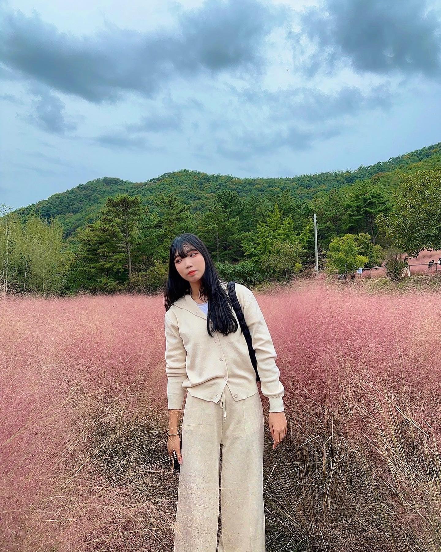 오빠랑 3년째 꽃객프로젝트 🌸
내년에도 가야징 🤷🏻‍♀️
.
.
.
#지지지난주말#고창#드라이브#주말데이트
#럽스타그램#꽃객프로젝트#핑크뮬리
#고창핑크뮬리#3년째방문#주말#데이트
#맞팔#선팔하면맞팔#일상#소통#좋아요
#오오티디#f4f#f4follow#집사환영#🤍