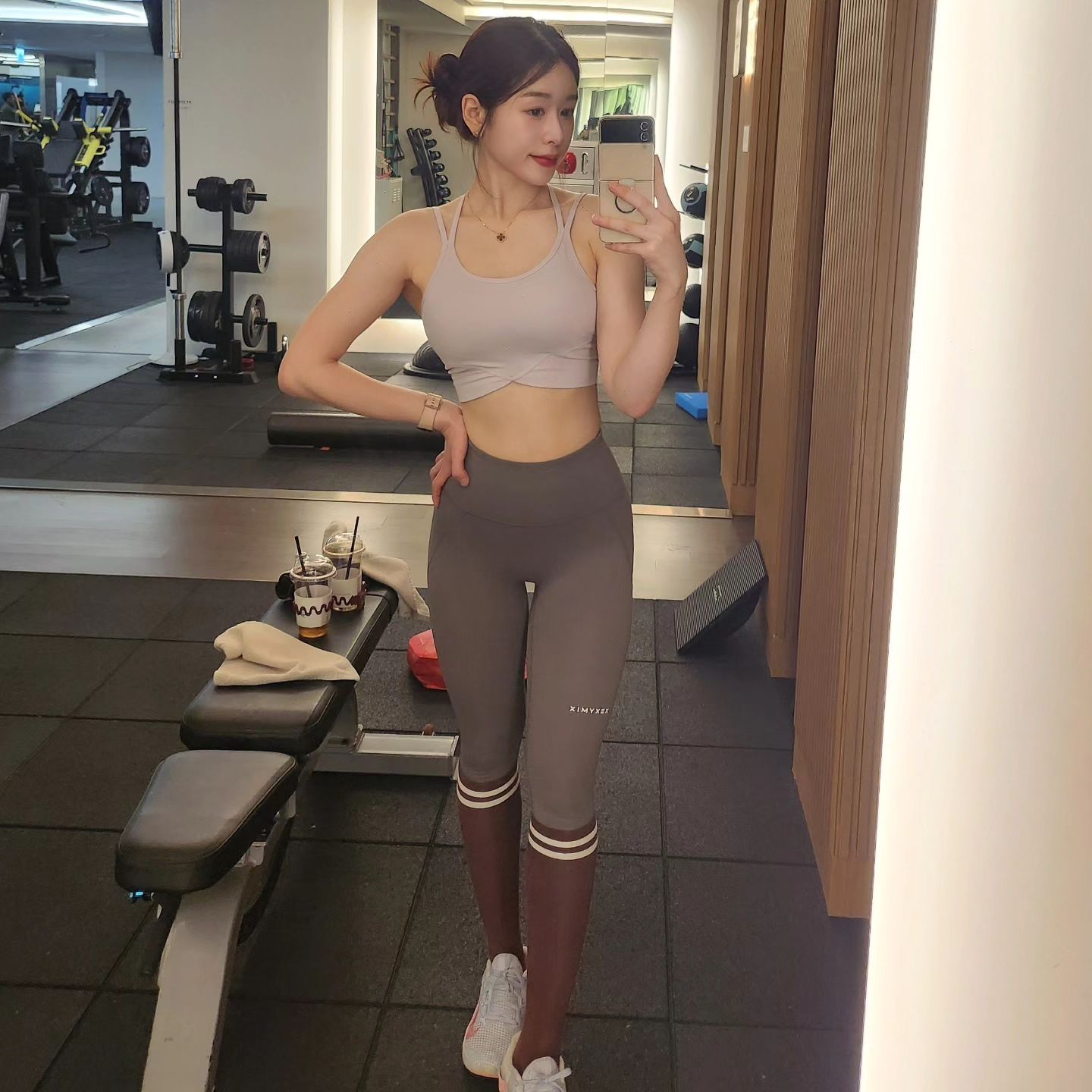 겨울이라 그런지 다이어트 더 하기싫은거 
나만 그런거 아니지?