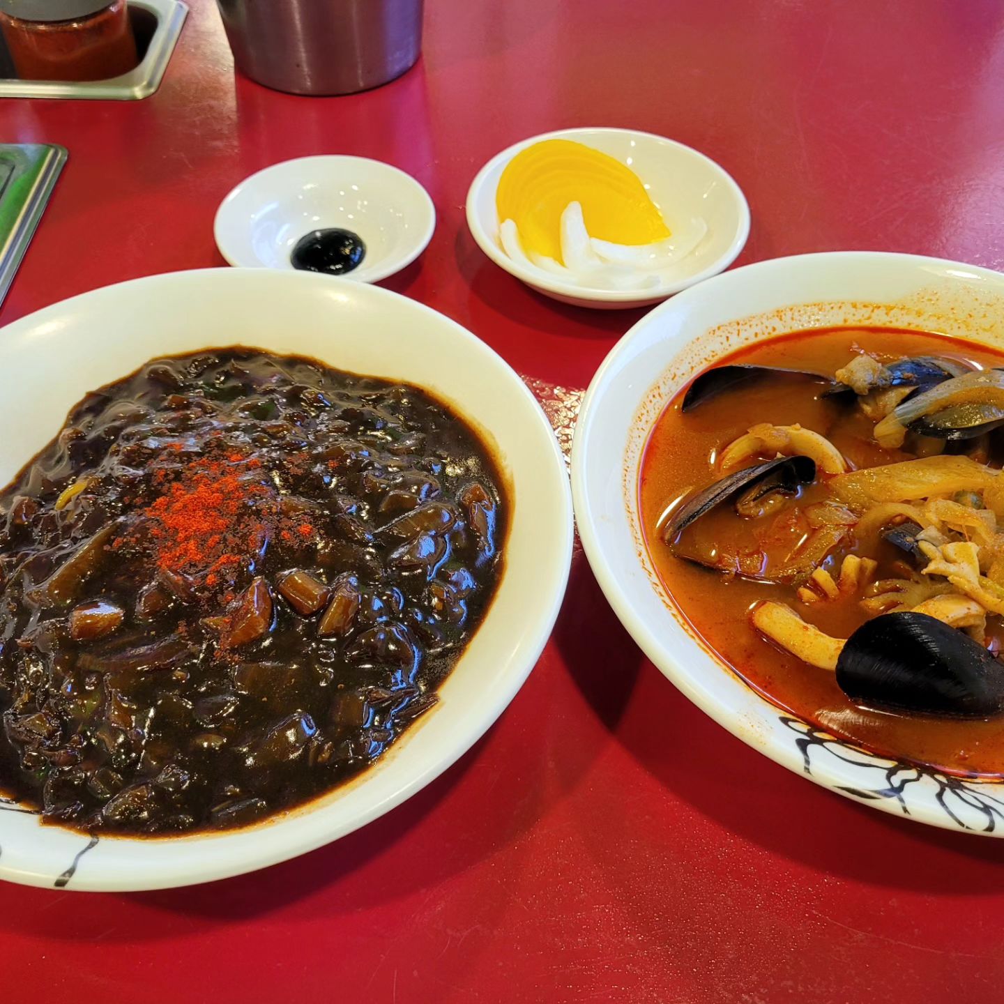 #항실짜장 짜장면3900원 짬뽕1500원
만족스럽게 먹고 왔어요~