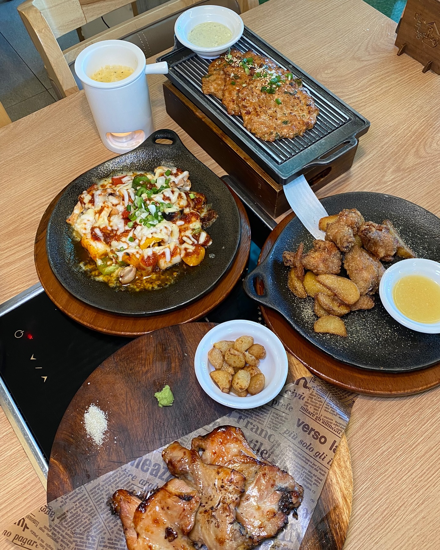 #광고
순천여행하면 꼭 들려야하는
가족식사나 모임하기 좋은
맛있는 닭코스요리가 있는 미주농원120
다양한 기다림음식을 먹고 있으면 코스별로 하나씩!✨
닭구이와 닭떡갈비, 매콤불닭, 닭날개 간장치킨 등장
다먹고 마무리로 담백한 녹두닭죽과 상큼한 과일까지
하나도 빠짐없이 넘나 맛도리💛

#순천맛집#순천맛집추천#순천닭구이
#순천만맛집#순천백숙#순천코스요리
#순천닭집#미주농원120