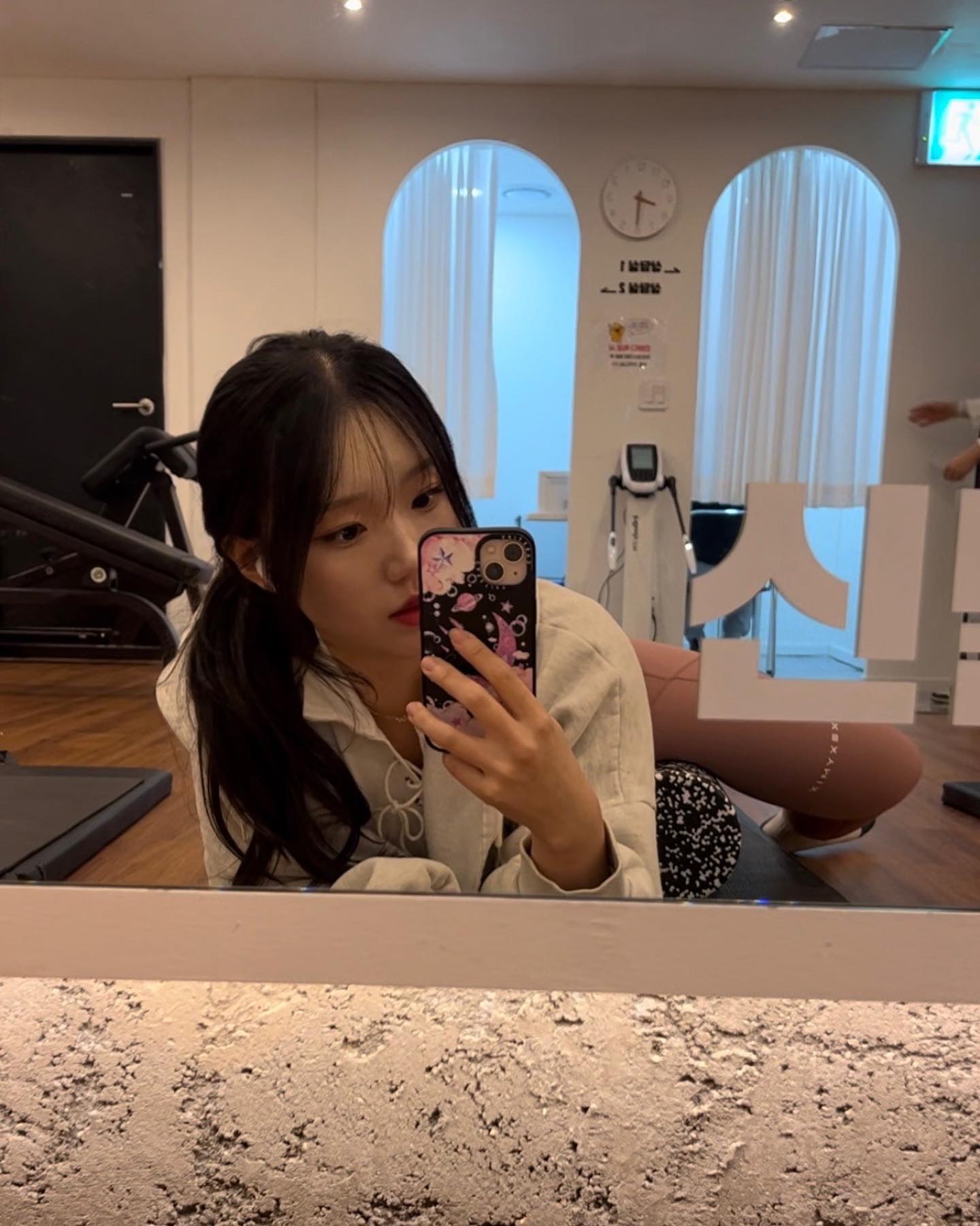 호호 오늘 오운완 사람많아서 못찌금 뷰끄러워잉 ㅇㅅㅇ
연어포케 먹고싶었는데 여는 집이 없어서 구냥 연어초밥 시켜먹었당 
근데 밥을 거의 다 남긴 ,,,, ~~ 연어 존맛탱 !!💖

어제 본가가서 설거지 하려는데 아빠가 냅두라고 당신이 안하면 씅에 안찬다고 설거지도 못하게 하고
소파 바꿔야돼서 소파 들려고 하니까 소파도 잘 못들게 하고
아빠 나 25살인데용 ㅠ_ㅠ ♥️♥️ 근데 아빠 그거 들때 복압 잡고 들어야 돼 (?) ㅋㅅㅋ
아빠눈엔 내가 아직 애긴갑다 
내눈에도 아빠는 여전히 너무 멋진 슈퍼맨인데 💖

좋은곳 취업해서 올 아빠생일때 세상에서 젤 행복한 아빠로 만들어쥬야겠다 딱기다려 드릉드릉