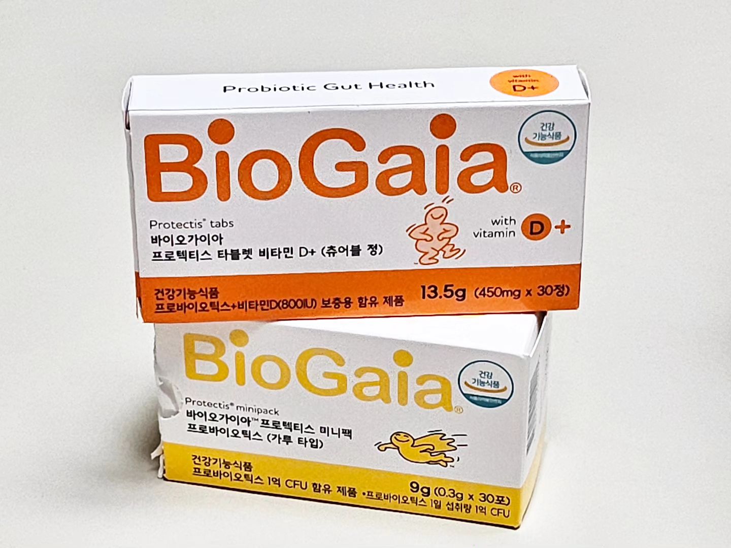 #광고

우리가족이 먹는 #바이오가이아유산균
울 아가들은 가루타입의 프로텍티스 미니팩
저랑 남편은 프로텍티스 타블렛 비타민D

30년 이상의 전통을 이어오는 스웨덴의
세계적인 프로바이오틱스 회사로
프로바이오틱스 제품만을 개발하고 운영하는 곳!
그래서 더 믿음이 가는 제품들인 거 같아요💛

바이오가이아의 특허 모유 유래 유산균인
L.Reuteri(DSM17938)가 함유되있어
장건강과 배변활동은 물론 유산균 증식이나
유해균 억제에도 도움이 된답니다.

개별 포장이 되있어서 위생적으로도 좋고
휴대성도 좋아 장기간 여행갈 때도 챙기기 편함
덕분에 매일 잊지않고 챙겨먹을 수 있어요.

다른 영양제는 안 먹어도 유산균은 필수죠!

아기부터 성인까지 온 가족이 먹을 수 있어서
한번에 온가족 장건강 챙길 수 있답니다😊
