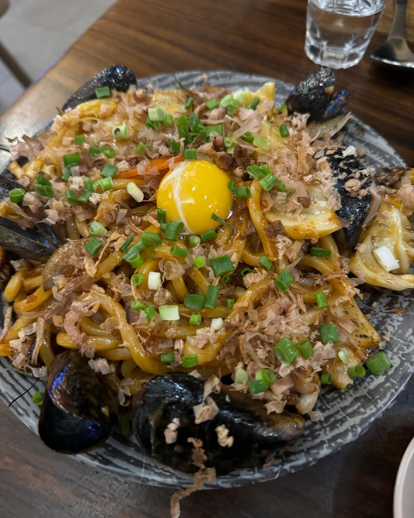 집앞에 이자카야 생겨서 너무좋ㄷr...ෆ 
야끼우동 최고!!!!!