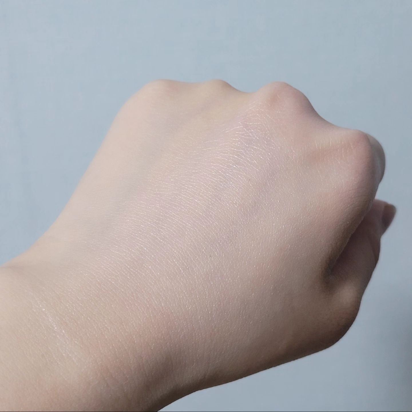 #협찬

다가오는 여름휴가를 준비하면서 휴대하기 편한 선크림을 찾고 있던중 알게된 카카오 선물하기X달바 트래블키트 단독 기획 !

선크림도 선크림이지만 파우치가 너무 취향 저격..💘

평소 선크림 유목민이라 모두 사용해보고 맞는 제품을 찾고 싶어서 베스트 선크림 5종을 선택했어요

요즘 피부 화장을 두껍게 하는 대신 톤업 선크림을 주로 바르는데 톤보정도 해주면서 촉촉하게 물광이 올라오는 달바 선크림 ✨️

파우치랑 선크림 세트가 만원대라 부담없이 구매&선물하기에 좋을 것 같아요 !

dalba_piedmont 

#달바선크림 #여행선크림 #스포츠선크림 #골프선크림 #테니스선크림 #카카오선물하기 #선물추천 #선크림추천 #달바선물하기 #달바선물추천 #달바선케어 #여행필수템 #여행추천템 #달바선파우치세트 #달바선트래블키트 #달바카카오선물하기 #달바스틱선크림