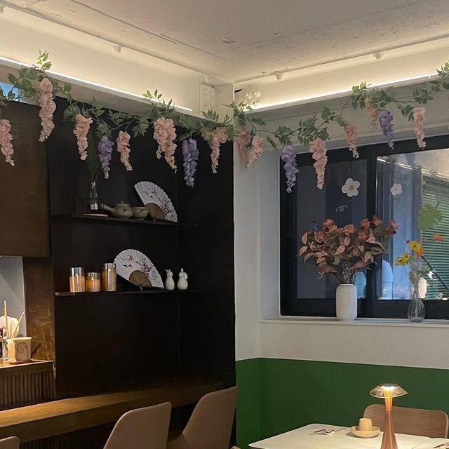 Soyoon Hwang on Instagram: "#광고 성수동 한식주점 찾는다면 꼭 가봐야 할 핫플 공유해요 성수역에서 도보 5분거리에 위치한 #한식주점 #한음 시그니처 문어마늘보쌈과 막걸리의 조합은 한국인 입
