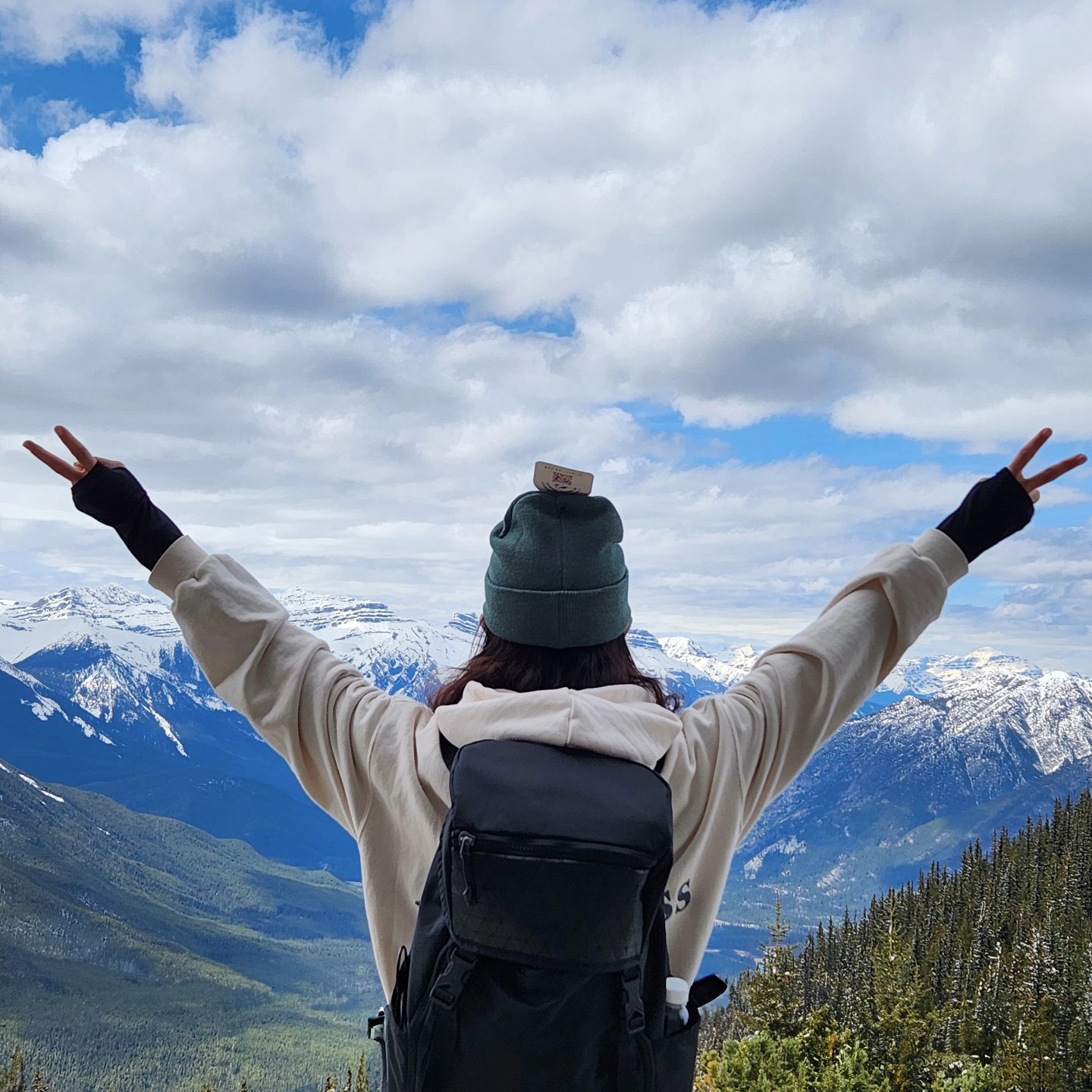 24.05.04 Rocky Banff Sulfur Mt. 

눈이 아직 이렇게 안녹았을줄이야🤩
급하게 아이젠 근처에 빌려올랐어요
왕복 4시간 코스 같이 올라간 56년생 엄마보며
유산소 열심히 하겠다고 다짐한 날이었어요 ㅋㅋㅋ

--

5월 한달 인스타가 뜸했어요.😅

5월 한달동안 캐나다 여행을 다녀왔거든요 ㅎㅎㅎ
가서도 운동할거라고 운동복 챙겨갔는데...
계획은 계획일뿐ㅋㅋㅋ🤭
자주 못했지만 운동한 기록 남기고 6월부터 다시
열심히 운동해보려고 합니당👍