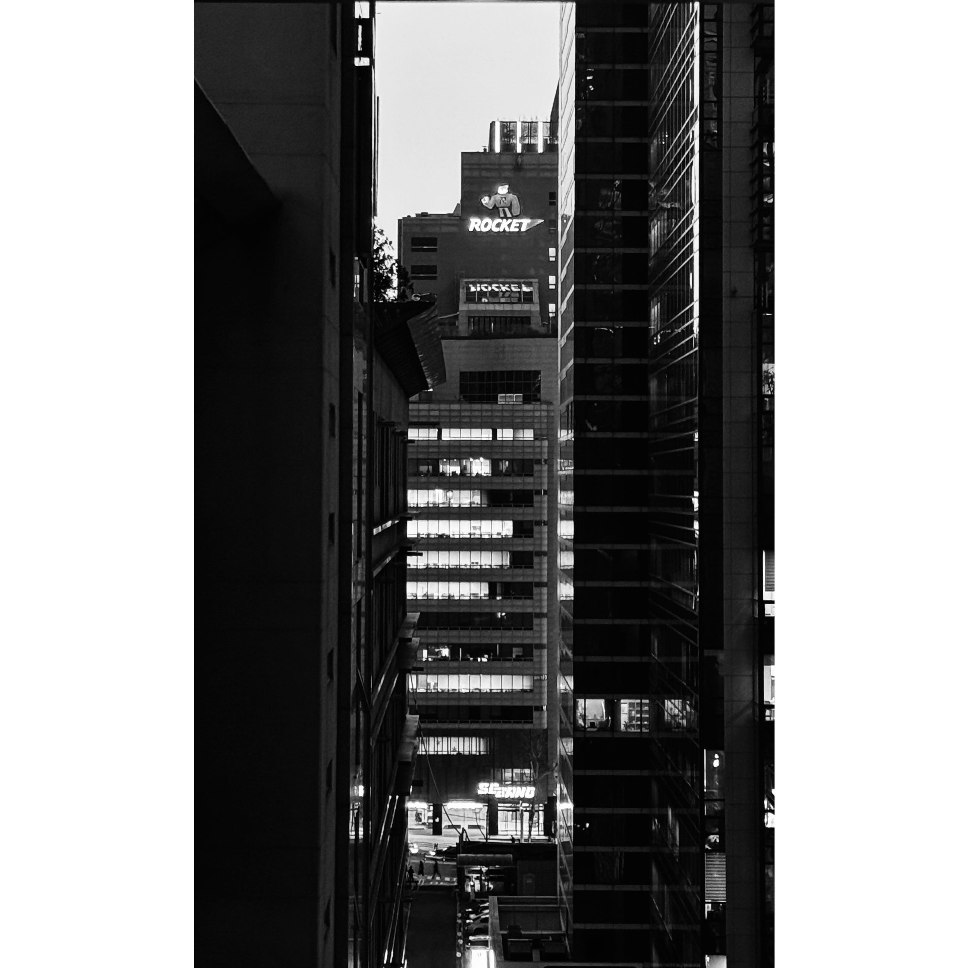 #iphone15pro #iphoneonly #snapshot 
#snapphoto 
#photo 
#photography 
#sensitive 

#bw
#bnw
#blackandwhite
#blackandwhitephotography
#monochrome
#monochromephoto
#BnWHighContrast

#snapshot 
#daily  #dailylife