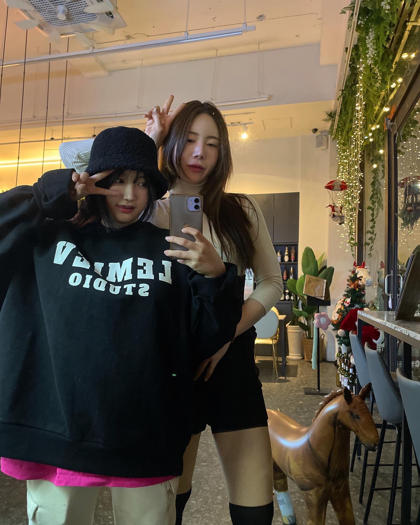 말에 진심인 여자가 운영하는 카페002
여기 맥주도 파는데 안주도 개맛있음❣️
작은 말 wallytrp 도 왔다가는 카페
다들 놀러오세용😘