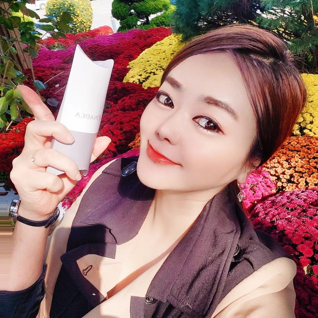 YunHye_Im 💌 on Instagram: "#광고#보나데아 #뷰스타그램 👝 @bonadea_official ㆍ ㆍ ⚜️보나데아의 체험팩 (궁&Y존세럼)입니다. 여성의 Y존 관리와 타이트닝 효과가 있는 제품이구요 :) 향수처럼 향