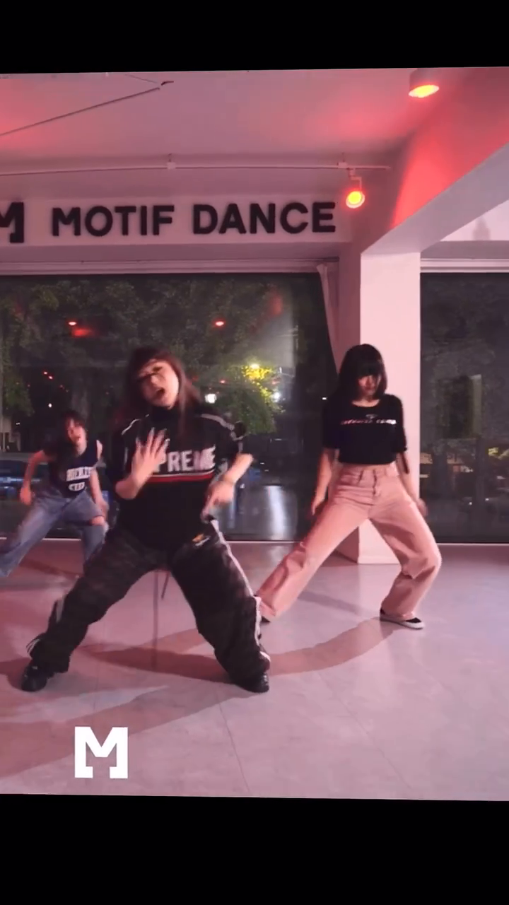 That’s that shit that’s never getting bounced on ya
🎵 lalalalisa_m 
🕺🏼 hyeyeon_49 
🪩 motifdance
*
*
드디어 혜연님의 텃팅 수업 도전!
텃팅은 처음이라 엄두를 못 내고 있다가
틈나는 시간에 들으러 갔지만 마스터였던…!😱
하지만 트레이닝부터 너무 차근차근 잘 알려주셔서
새로운 움직임에 몰입할 수 있는 시간이었습니다😖
더 연습해서 익숙해져보도록🔥