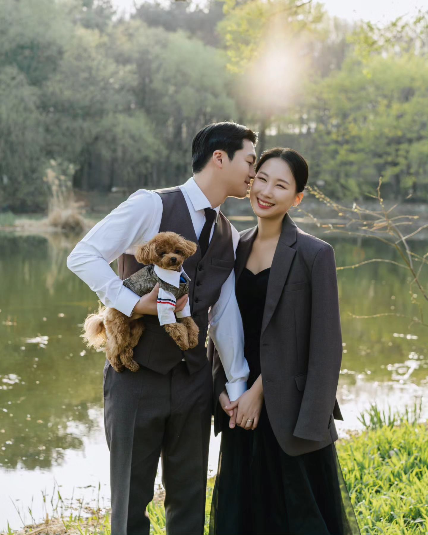 우리집 개족사진 🤍

울엄마빠 가을에 결혼한대 !
스튜디오 촬영 같이 못해서 아쉽다고
서울숲가서 같이 사진찍고 왔다구우

내 신부는 어디있으려나...🤭

#개족사진 #스냅사진 #강아지스냅