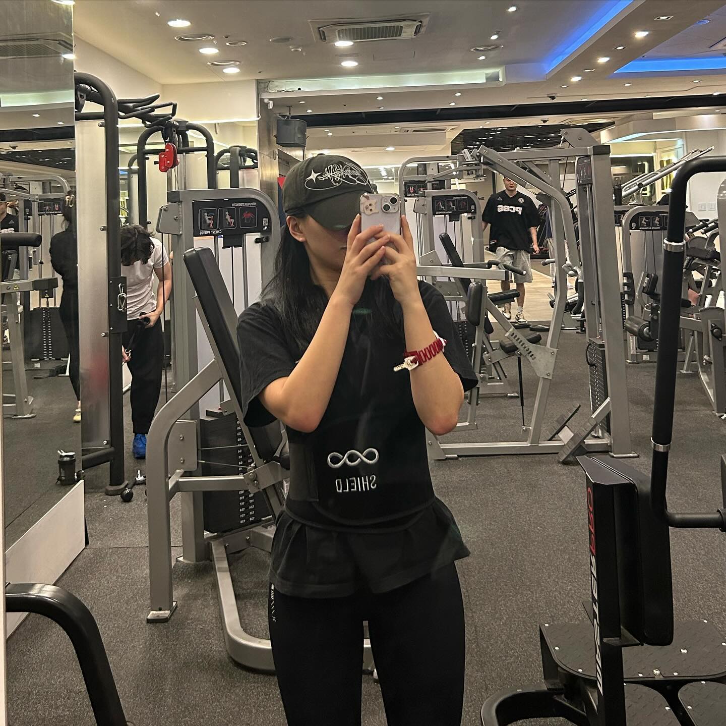 .
여러분 명절도 끝났고 날도 점점 더워지고 있는 거 느껴지시나요? 
이젠, 다이어트 진짜 시작해야합니다 여러분😱

오랜만에 광배 운동 1시간 했더니
다음날 샴푸하는데 손이 안올라가더라구요...😭

헬스메이트가 남자였는데
광배만 진짜 열심히 하더라구요 ㅋㅋㅋㅋㅋㅋㅋ

이번 명절에는 가족들이랑 만두 빚기 했는데
어떤가요 ㅎㅎㅎ 

눈사람은 중간 부분 반죽이 좀 두꺼웠지만
나름 모양이 귀엽죠? 

🤭

#설날 #만두 #만두만들기 #만두빚기 #손만두 #명절 #다이어터 #헬린이 #헬린이그램 #헬스 #광배 #운동소통 #운동하는여자 #pt #ootd #gymrat #요리스타그램 #유지어터 #직장인다이어트 #헬창 #다이어트그램