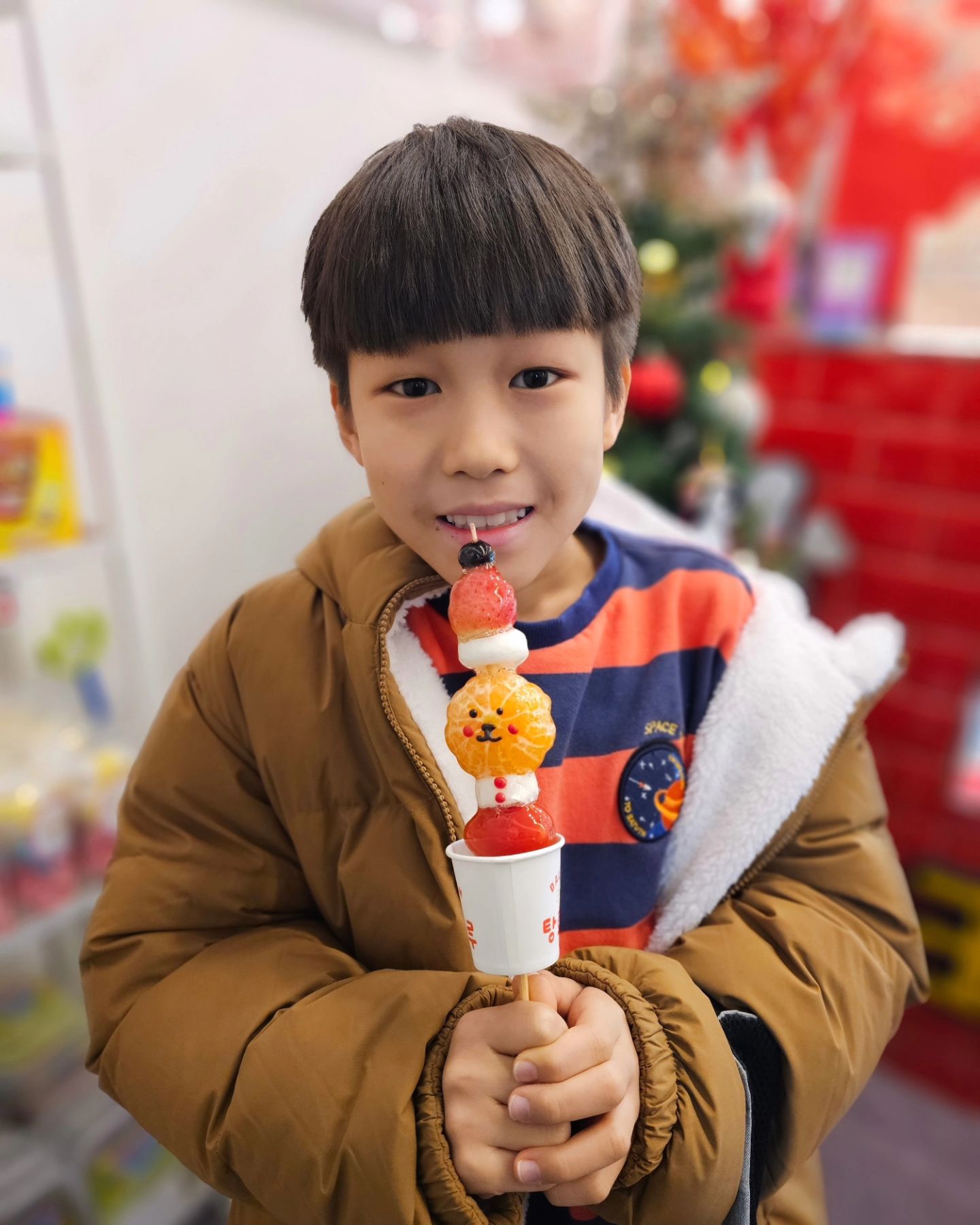 생일이기도해서 오랜만에 사준 탕후루 

넘 좋아하더라구요 근데 몸에 안좋은거니 특별한? 날에만 사주는거라며 🤣🤣

다들 즐거운 저녁시간 되시구

행복한 밤 되세요❤❤❤❤

#왕가탕후루 #탕후루 #키즈모델 #주니어모델 #아역모델 #키즈피팅모델 #아역 #아역배우 #남자아역 #키즈셀럽 #박철우 #12살