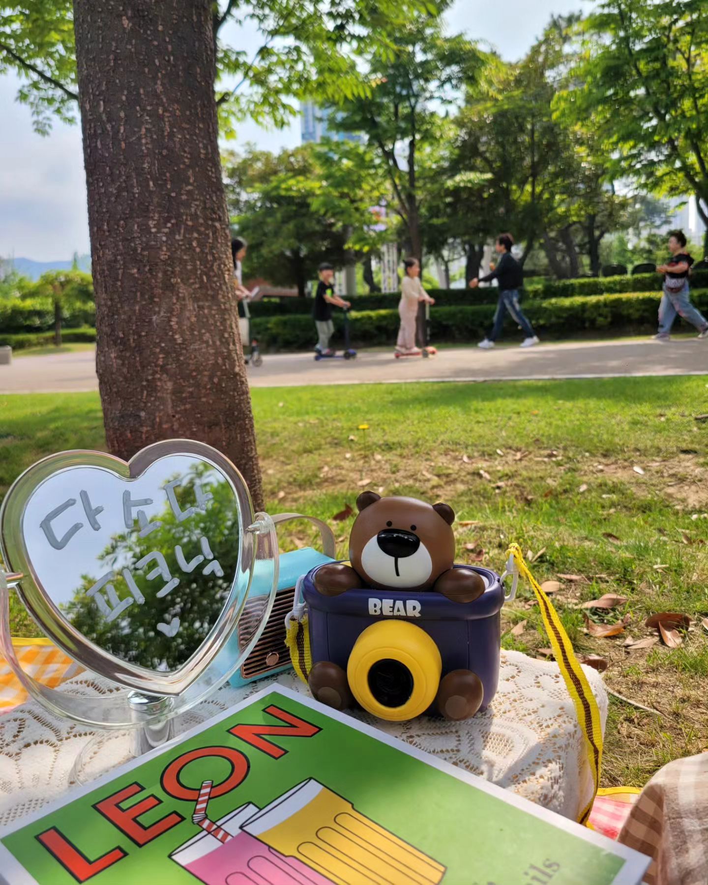 📍피크닉(다소다피크닉)📍
.
❗️부산시민공원 이색데이트 피크닉❗️
.
날이 너무 좋아서 피크닉 즐기기좋은 요즘💕
바로 부산시민공원가서 피크닉 즐기기👍
.
돗자리 따로 안챙겨가고 근처에서 피크닉세트 대여해서 즐기기❤️‍🔥
그릇이랑 컵까지 다 들어있고 혹시몰라 일회용품까지 넣어주셔서 완전 편하게😚
.
물품들도 다 깔끔하고 어떻게 사용하는지 친절하게 설명해주시기까지💕
테이블에 식탁보까지 깔고 소품들 요리조리 꾸며서 사진찍으니까 완전 인생샷👍
.
요즘 날이 피크닉하기 딱 좋으니까 근처 트레이더스가서 맛난 음식들 잔뜩 사고 그늘밑에 자리잡아서 좋은 시간 보내봐요☺️

❗️피크닉세트로 인생샷 건지기❗️
.
🔹️부산 부산진구 새싹로 87 5층 504호
🔸️소다세트 20,000~25,000
.
.
#협찬 #부산서면이색데이트 #부산시민공원피크닉 #다소다피크닉