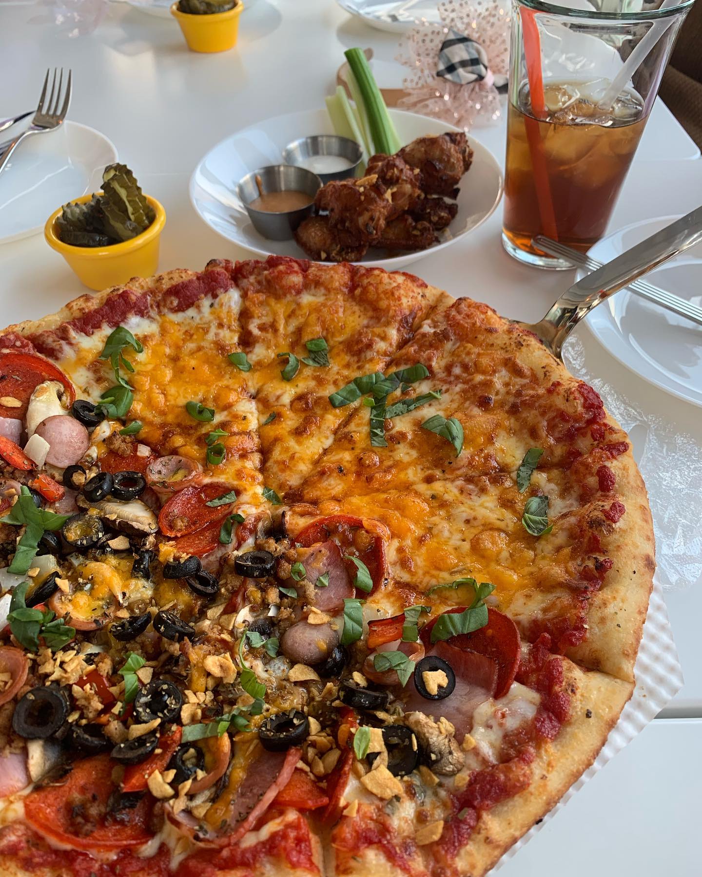 #협찬

#먼데이오프플리즈 피자가 기깔나게 맛있는곳 ㅎ
아이들이랑 가도 너무 잘 먹고
친절하시기도하고
무엇보다 분위기도 좋다는 점🫶🏻
역시 #수성못맛집 은 맛이며 분위기며
빠지는게 없어

#대구#대구맛집#수성못#먼데이오프플리즈대구 #대구데이트코스 #먼데이오프플리즈_대구 #수성못맛집_먼오플 #대구수성못맛집 #대구수성못맛집_먼오플 #수성못피맥#수성못피맥맛집 #수성못피자#수성못피자맛집