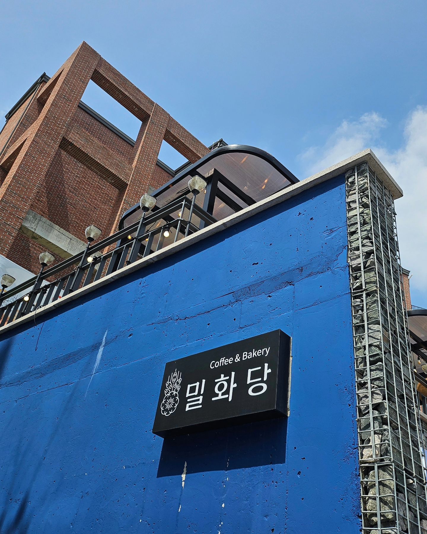배불러서 난 그닥 빵생각이 없어....
하긴 나 생각없이 행동하지?
해비하지않게 라이트한 소금빵으로🐷

#밀화당